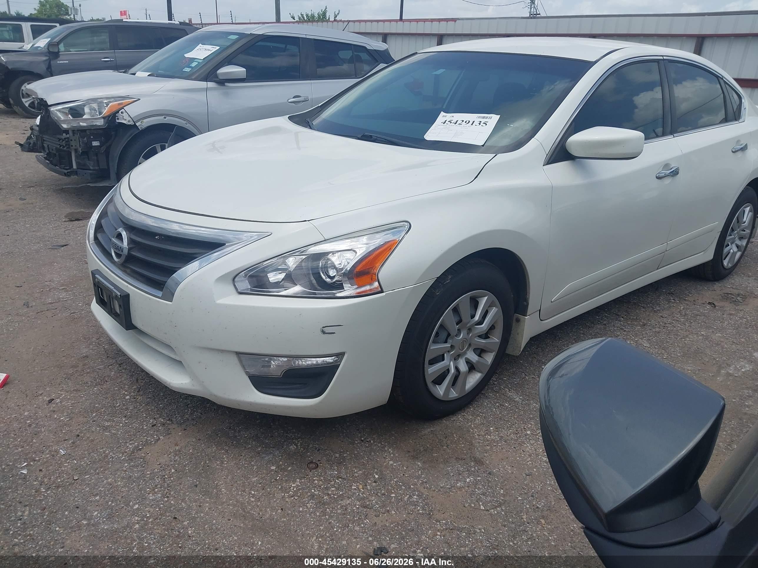 2014 Nissan Altima 2.5 S White vin: 1N4AL3AP7EN217361