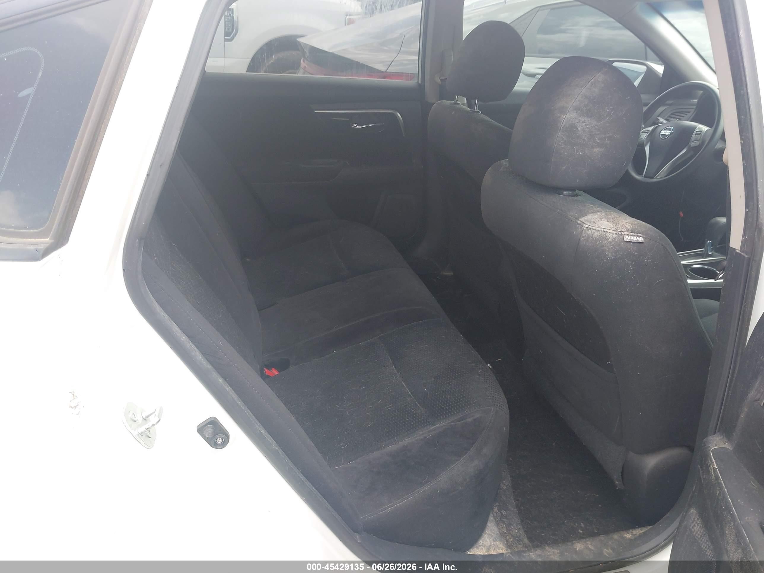 2014 Nissan Altima 2.5 S White vin: 1N4AL3AP7EN217361