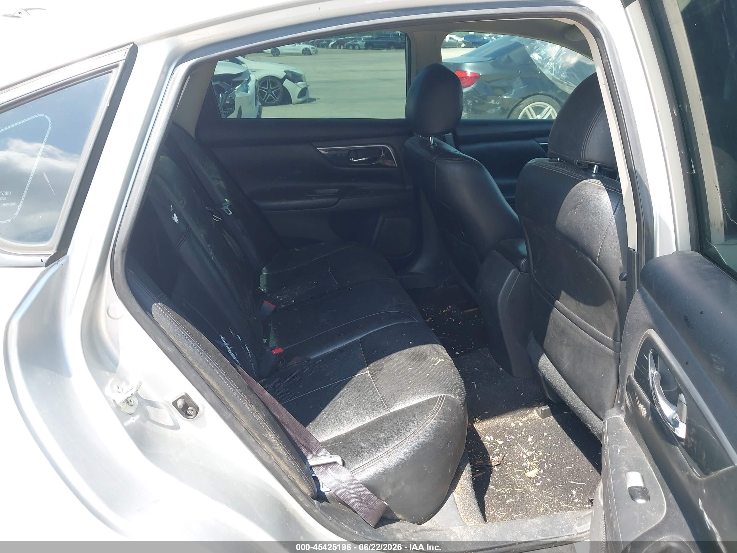 2014 Nissan Altima 2.5 S Серебряный vin: 1N4AL3AP7EN222513