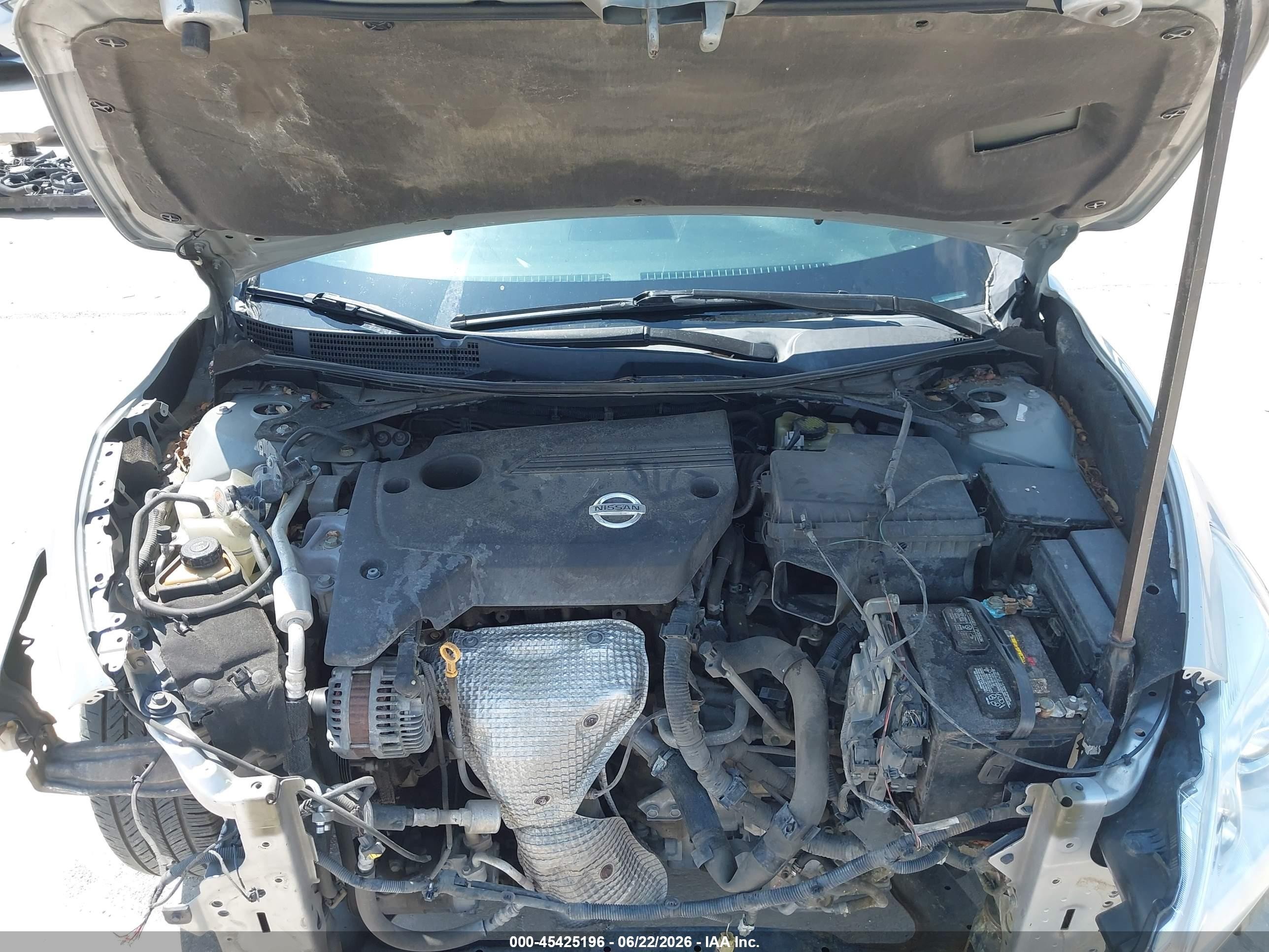 2014 Nissan Altima 2.5 S Серебряный vin: 1N4AL3AP7EN222513