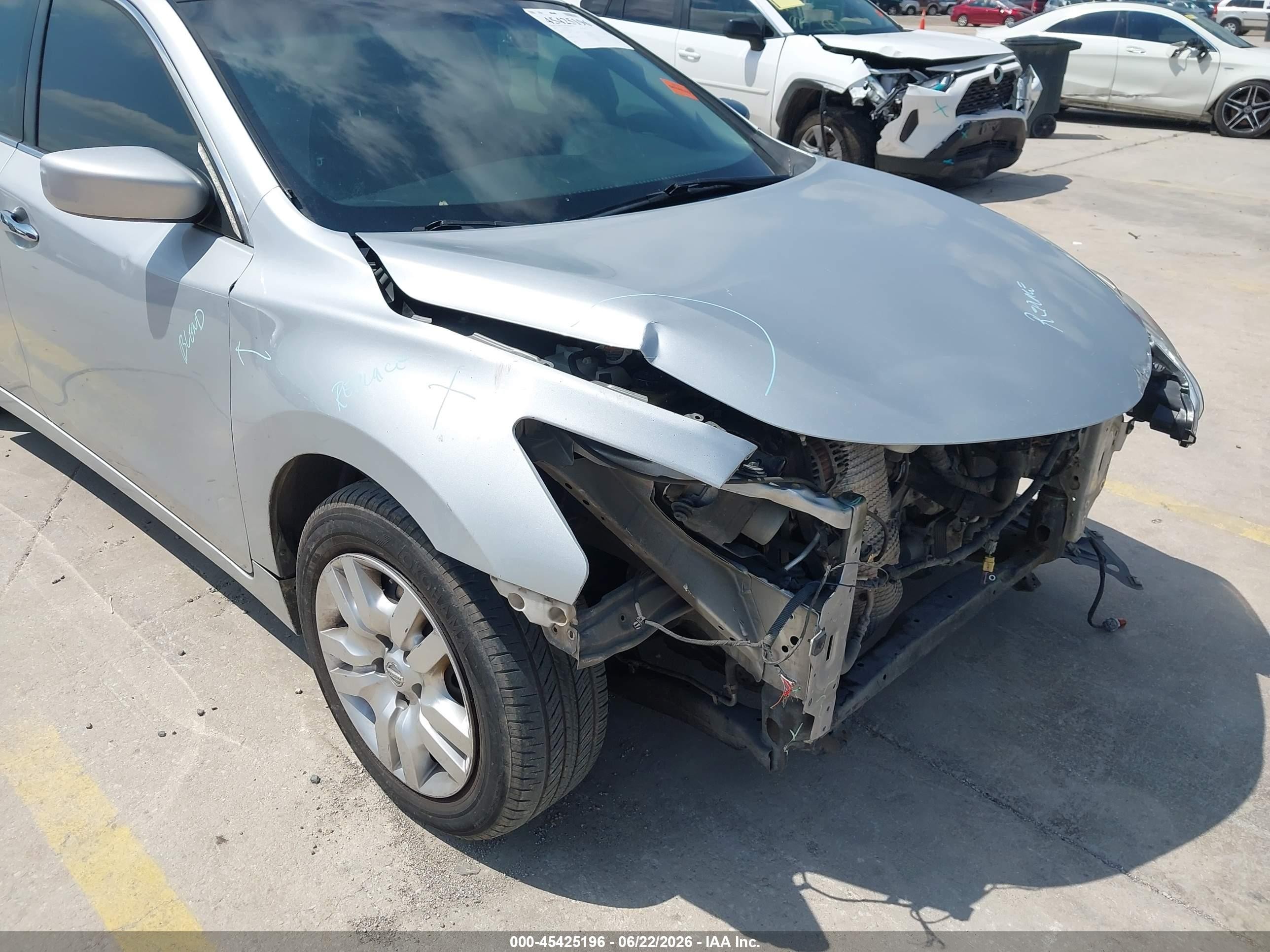 2014 Nissan Altima 2.5 S Серебряный vin: 1N4AL3AP7EN222513