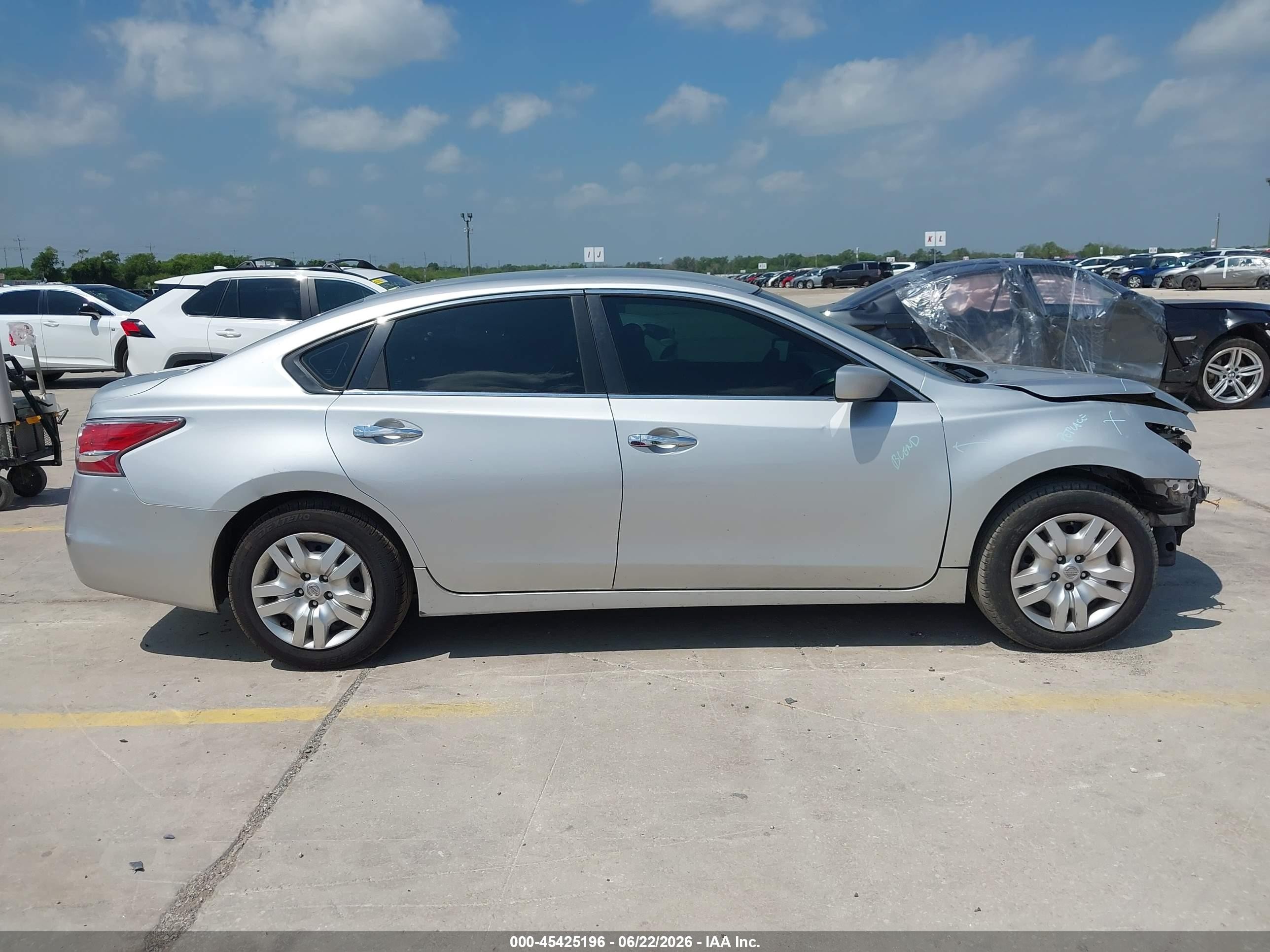2014 Nissan Altima 2.5 S Серебряный vin: 1N4AL3AP7EN222513