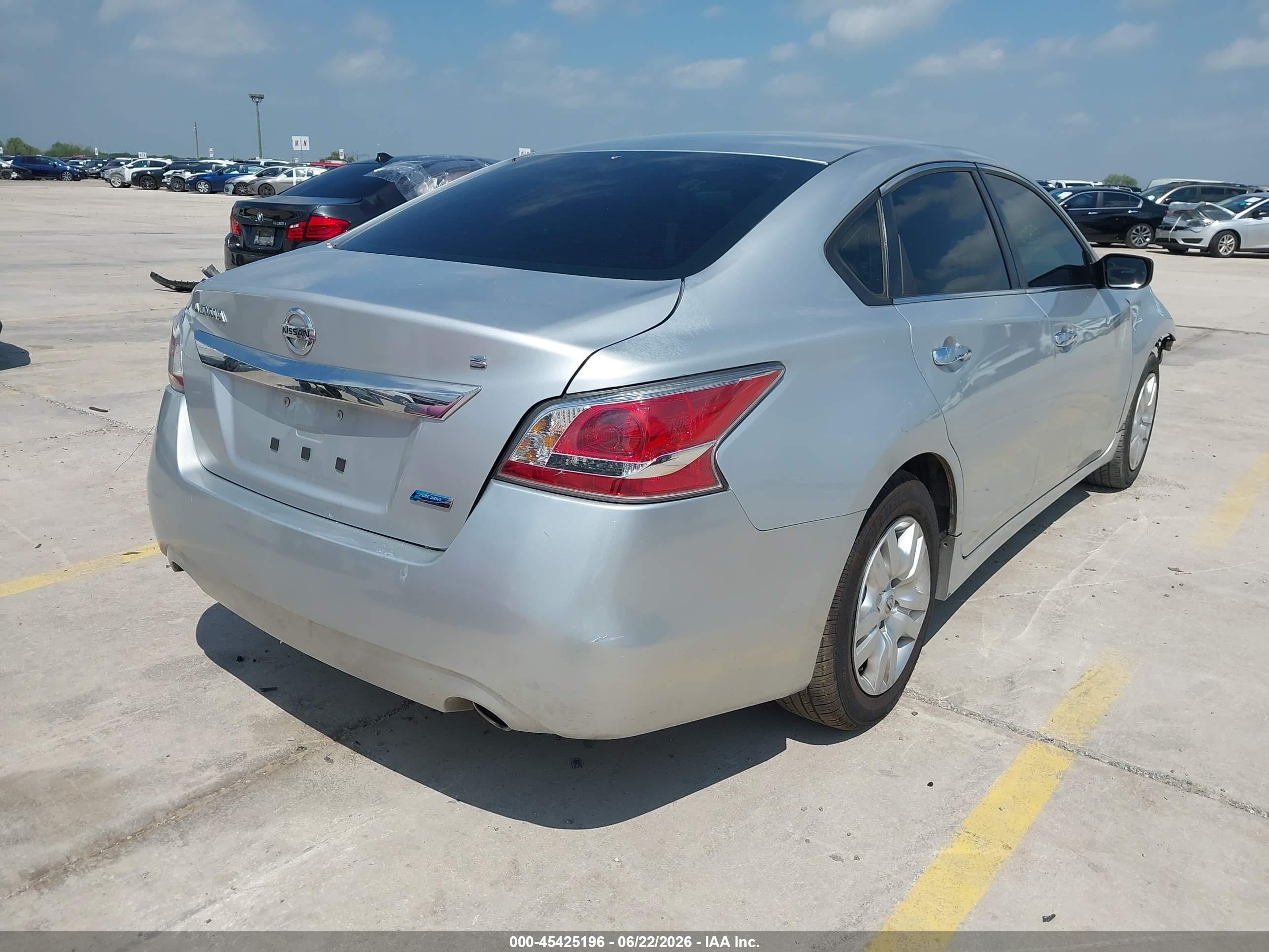 2014 Nissan Altima 2.5 S Серебряный vin: 1N4AL3AP7EN222513
