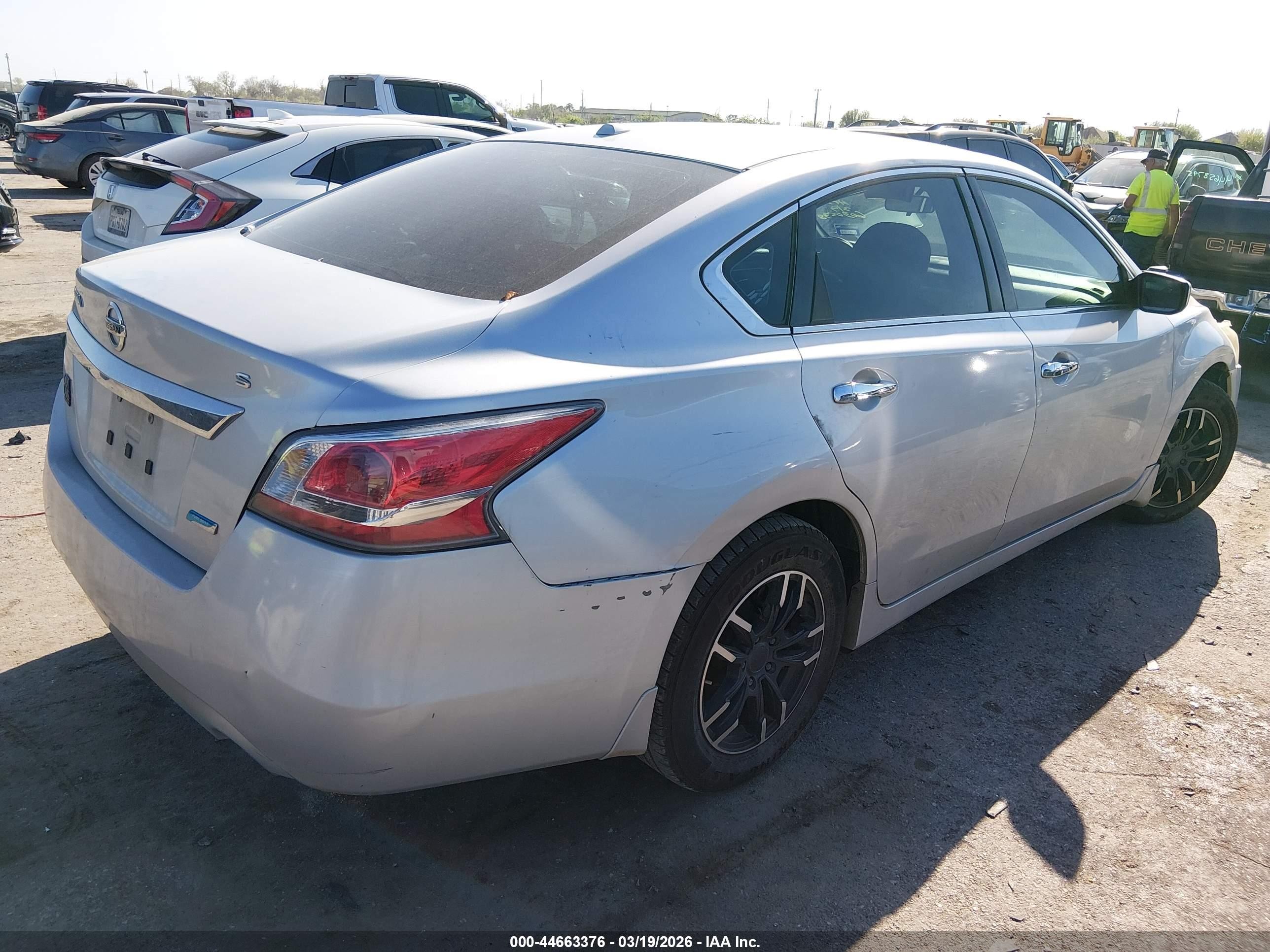 2014 Nissan Altima 2.5 S Серебряный vin: 1N4AL3AP7EN232166