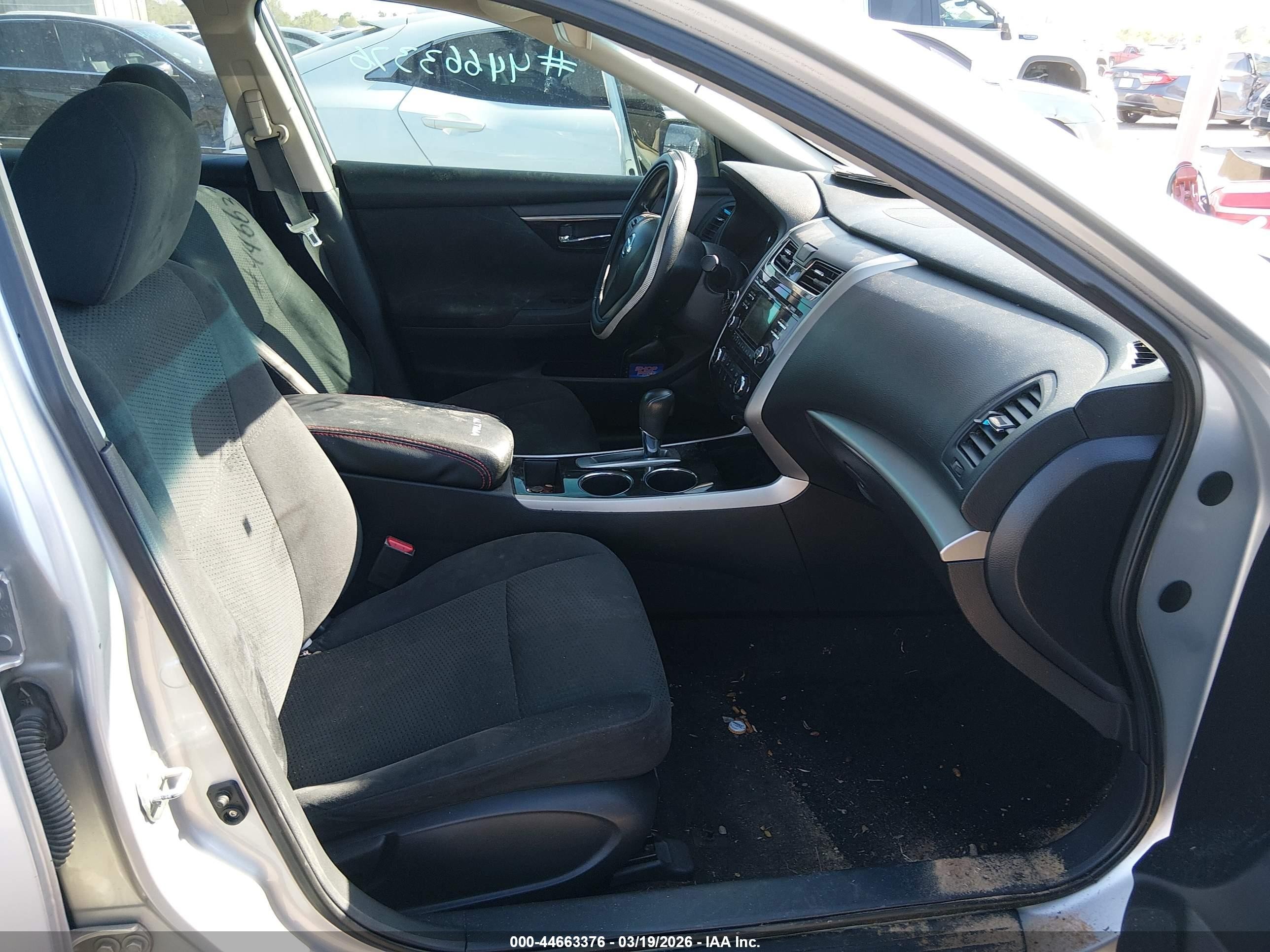 2014 Nissan Altima 2.5 S Серебряный vin: 1N4AL3AP7EN232166