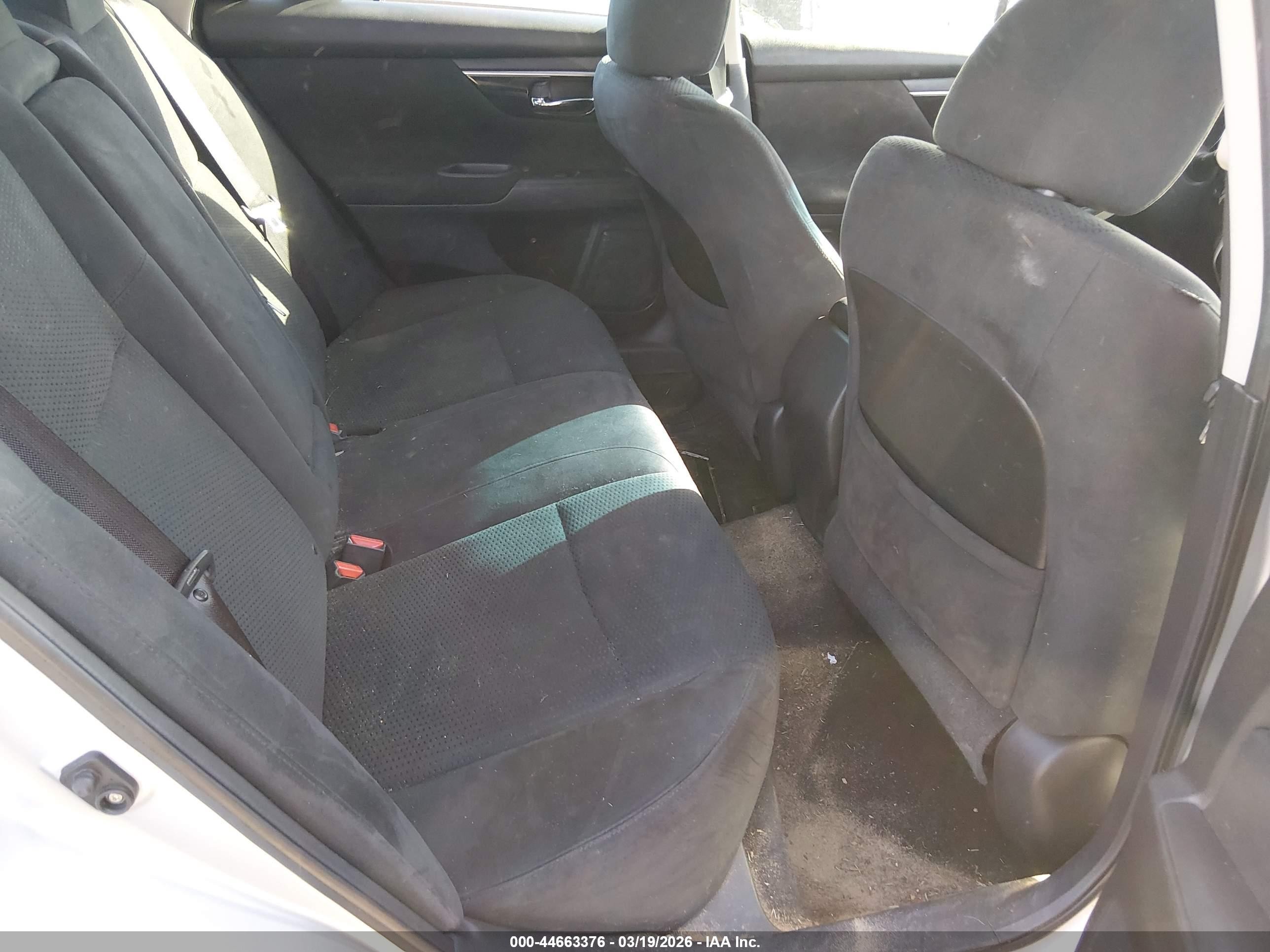 2014 Nissan Altima 2.5 S Серебряный vin: 1N4AL3AP7EN232166