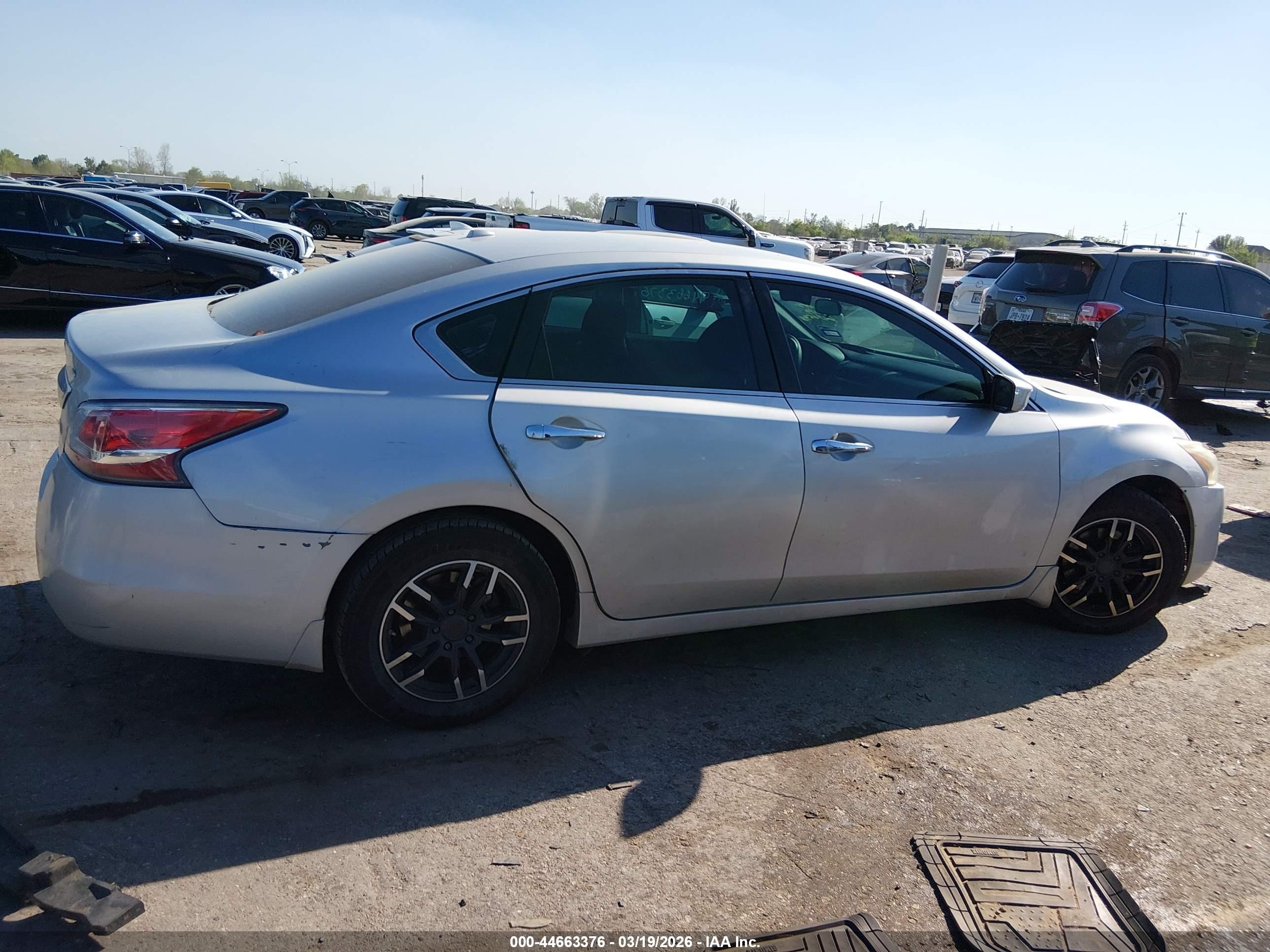 2014 Nissan Altima 2.5 S Серебряный vin: 1N4AL3AP7EN232166