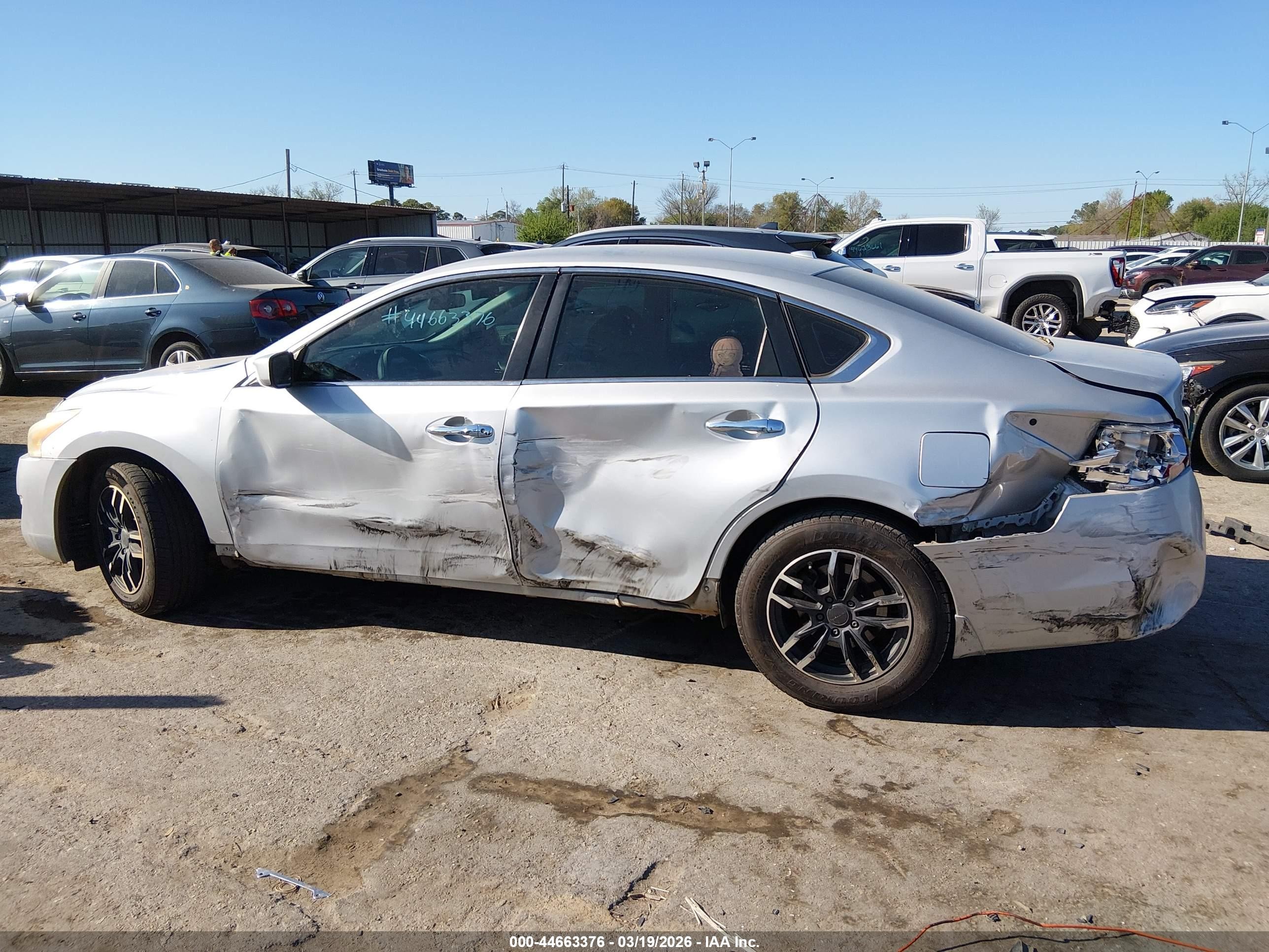 2014 Nissan Altima 2.5 S Серебряный vin: 1N4AL3AP7EN232166