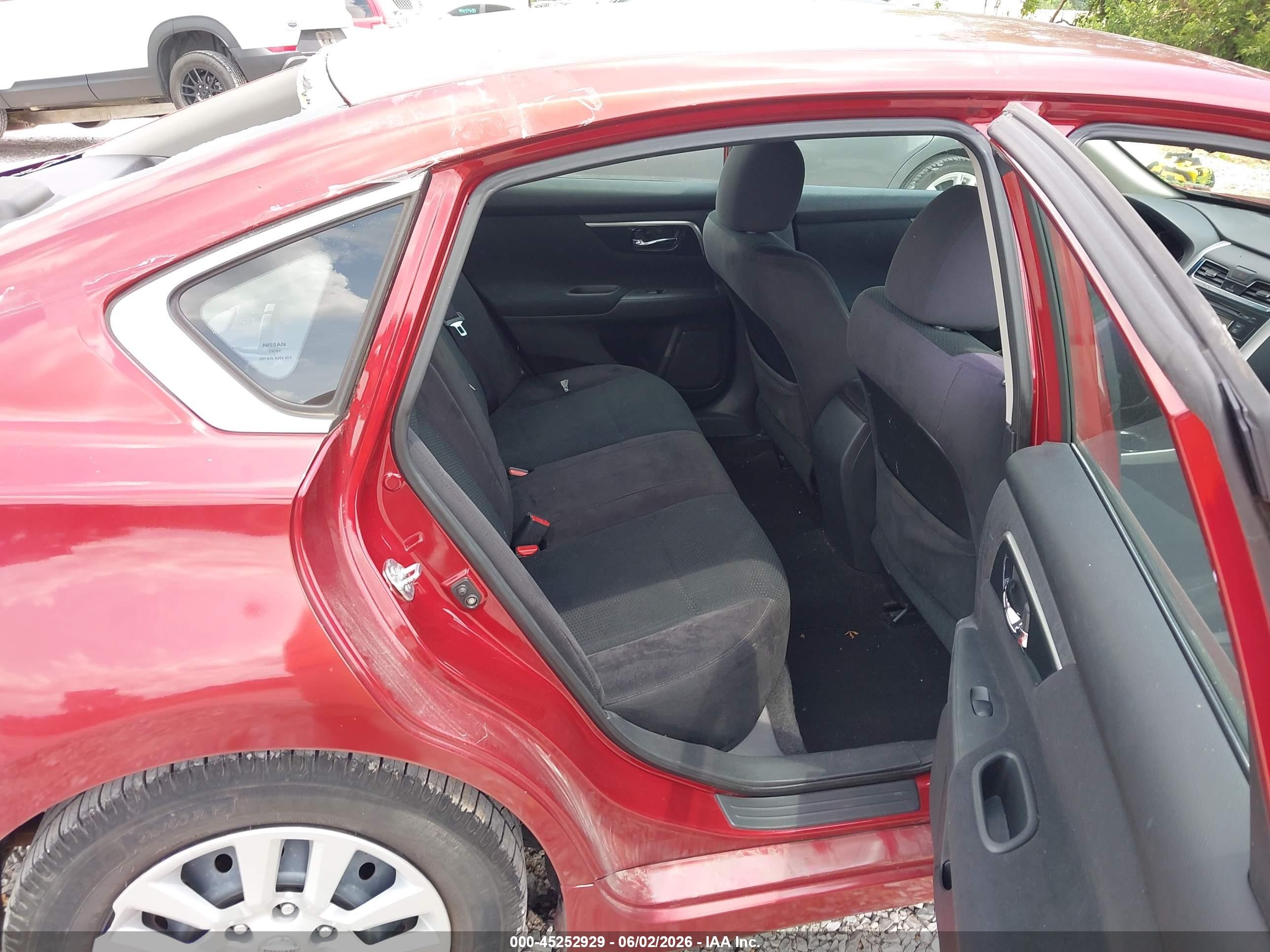 2014 Nissan Altima 2.5 S Red vin: 1N4AL3AP7EN243930