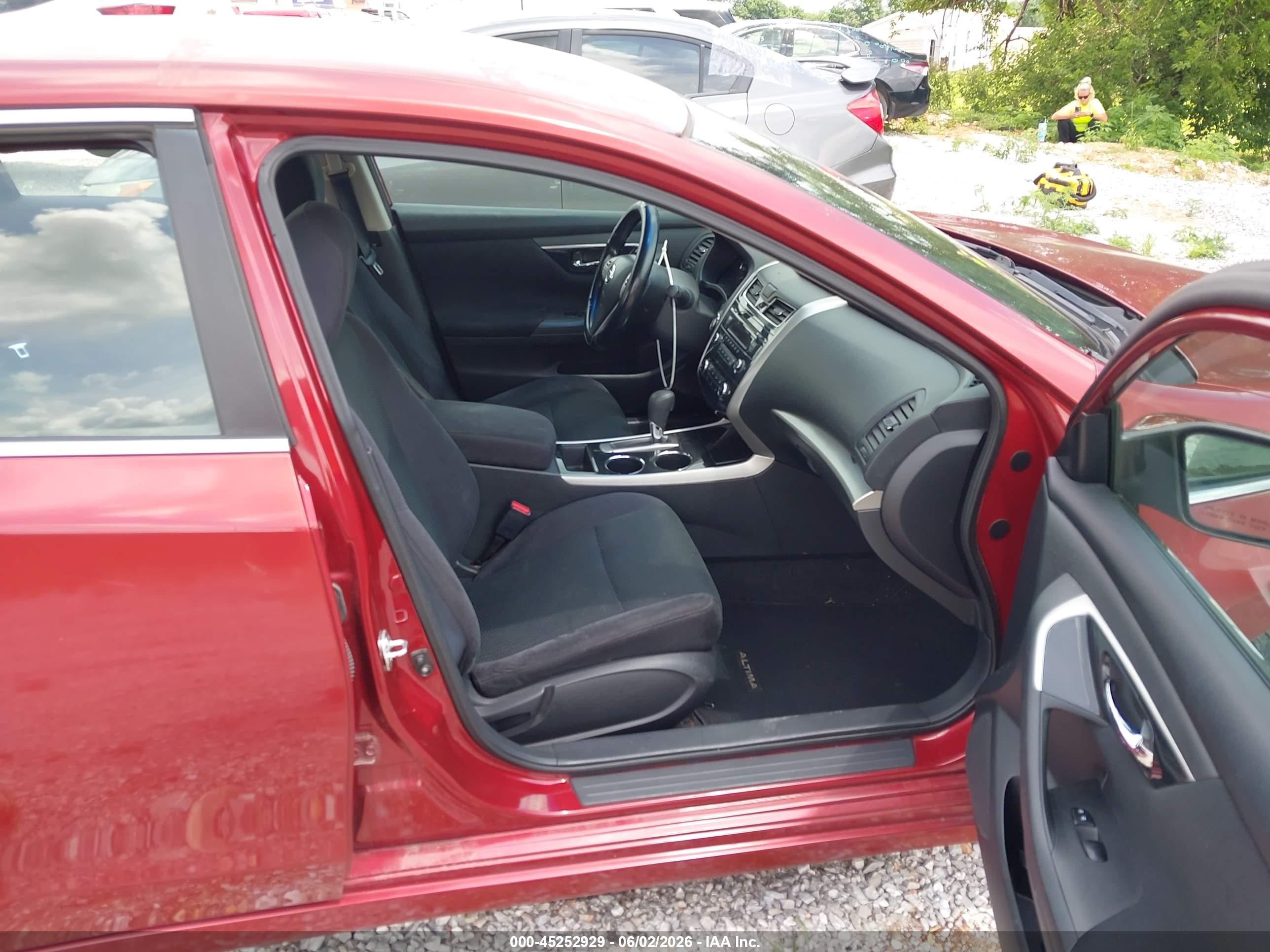2014 Nissan Altima 2.5 S Red vin: 1N4AL3AP7EN243930