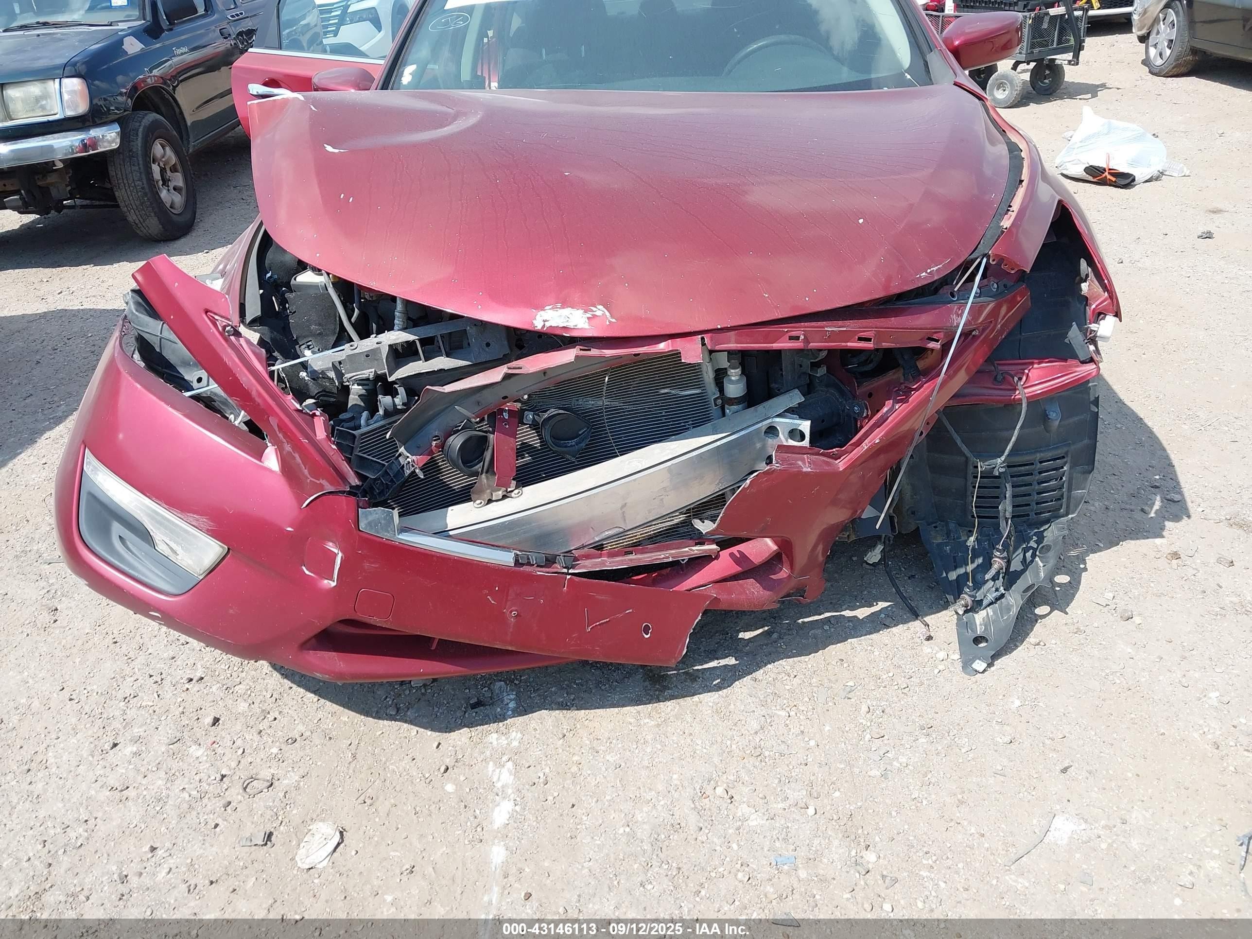 2014 Nissan Altima 2.5 S Red vin: 1N4AL3AP7EN247217