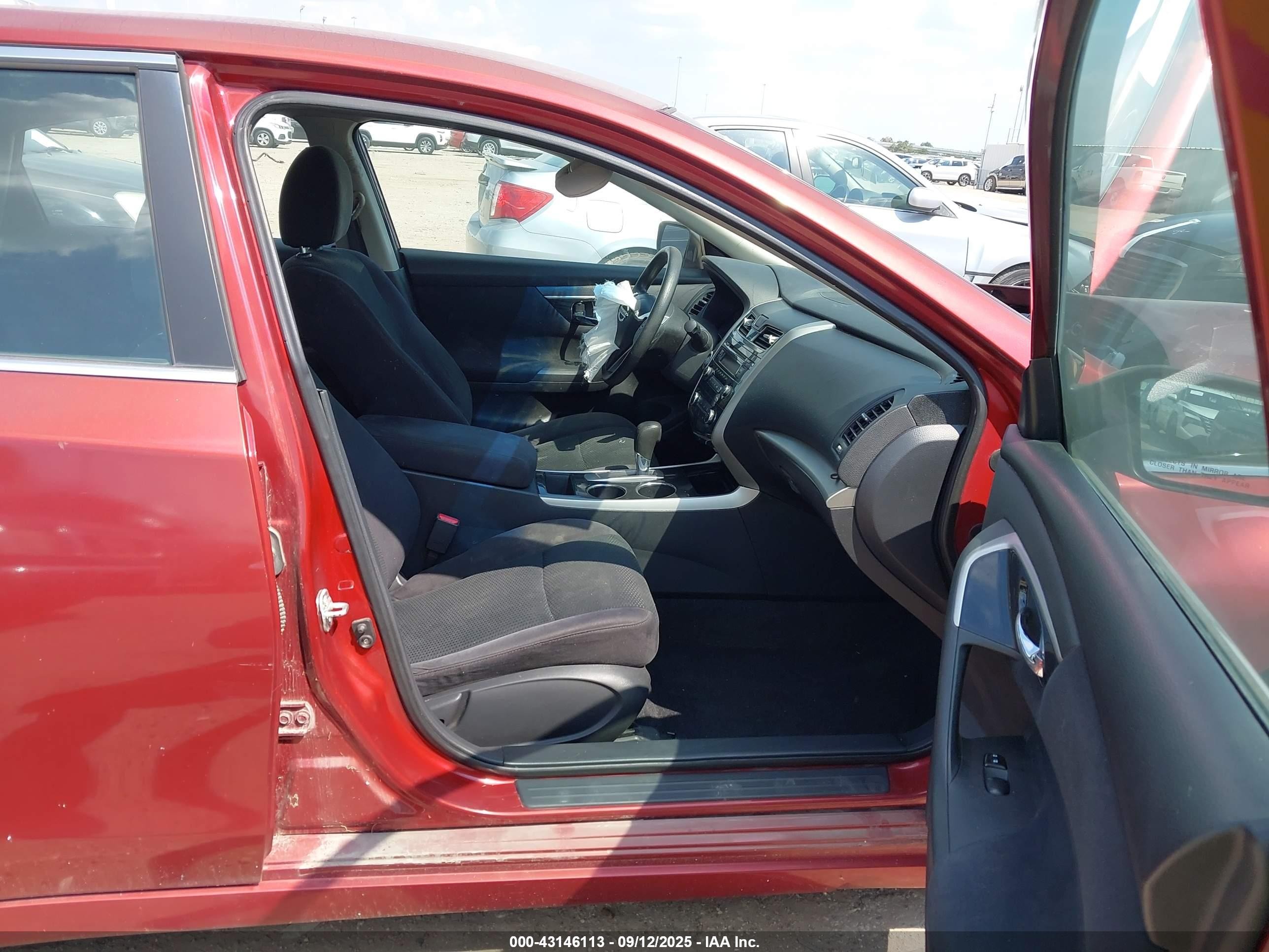 2014 Nissan Altima 2.5 S Red vin: 1N4AL3AP7EN247217