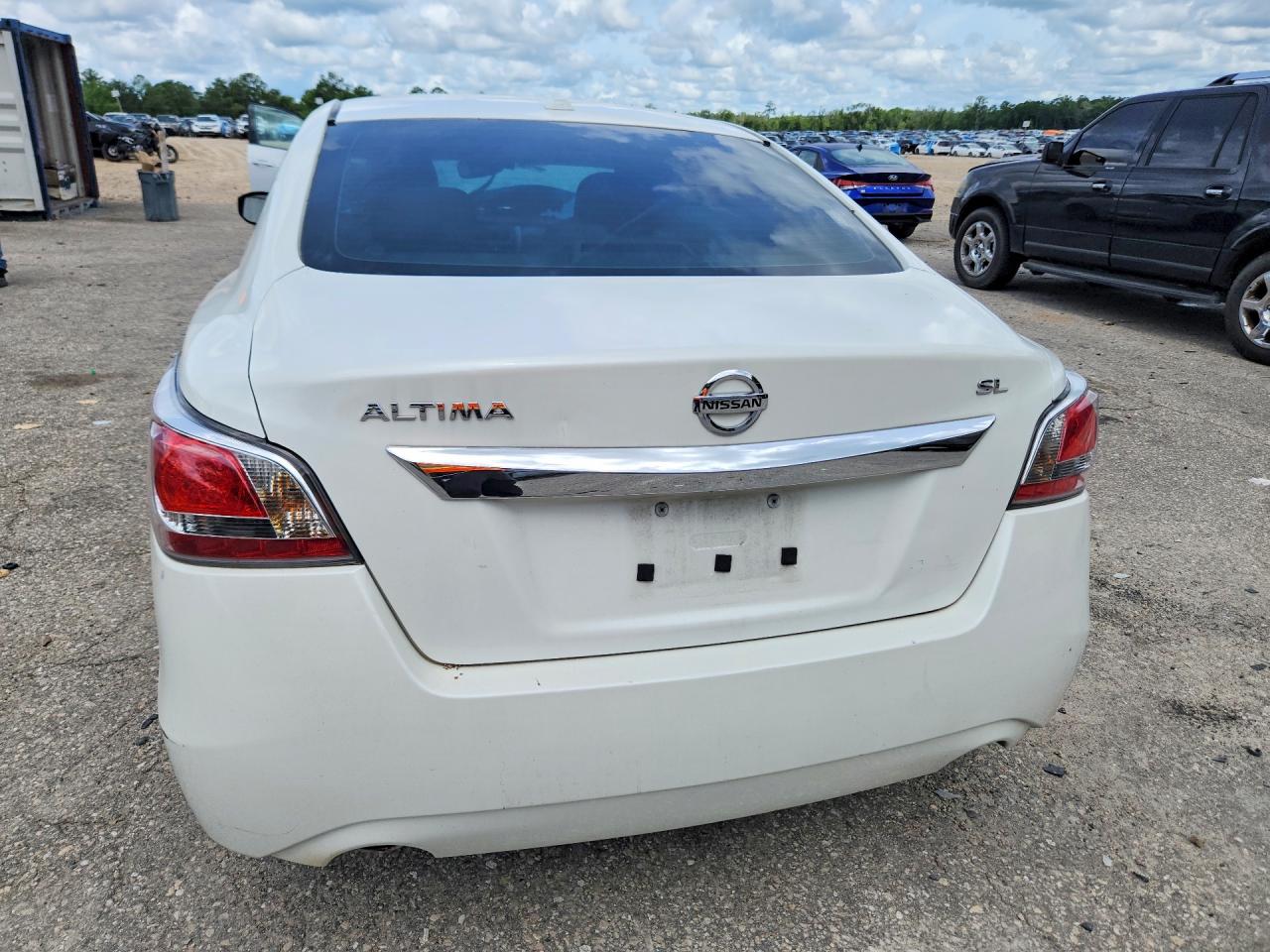 2014 Nissan Altima White vin: 1N4AL3AP7EN253566