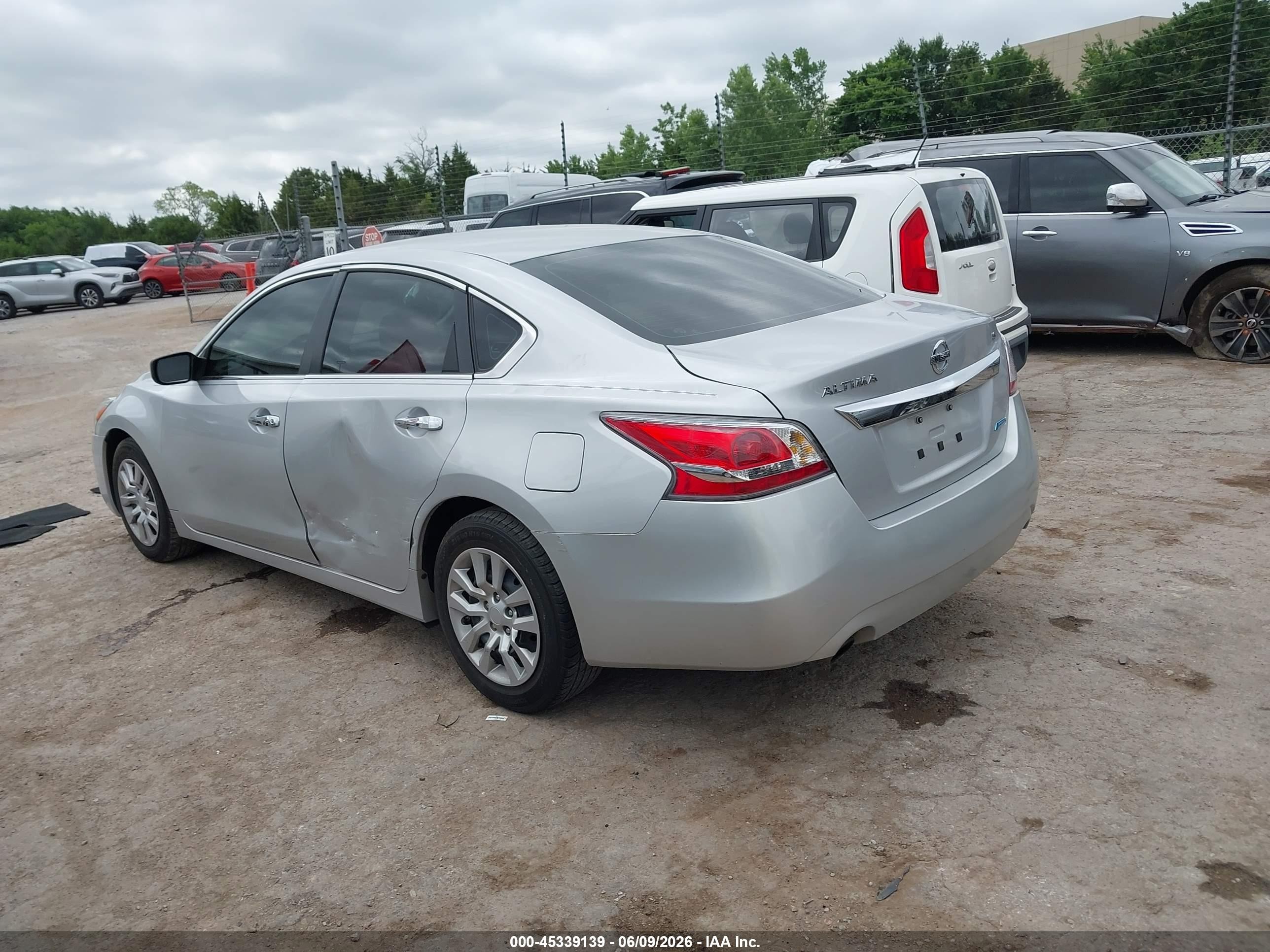 2014 Nissan Altima 2.5 S Silver vin: 1N4AL3AP7EN343607