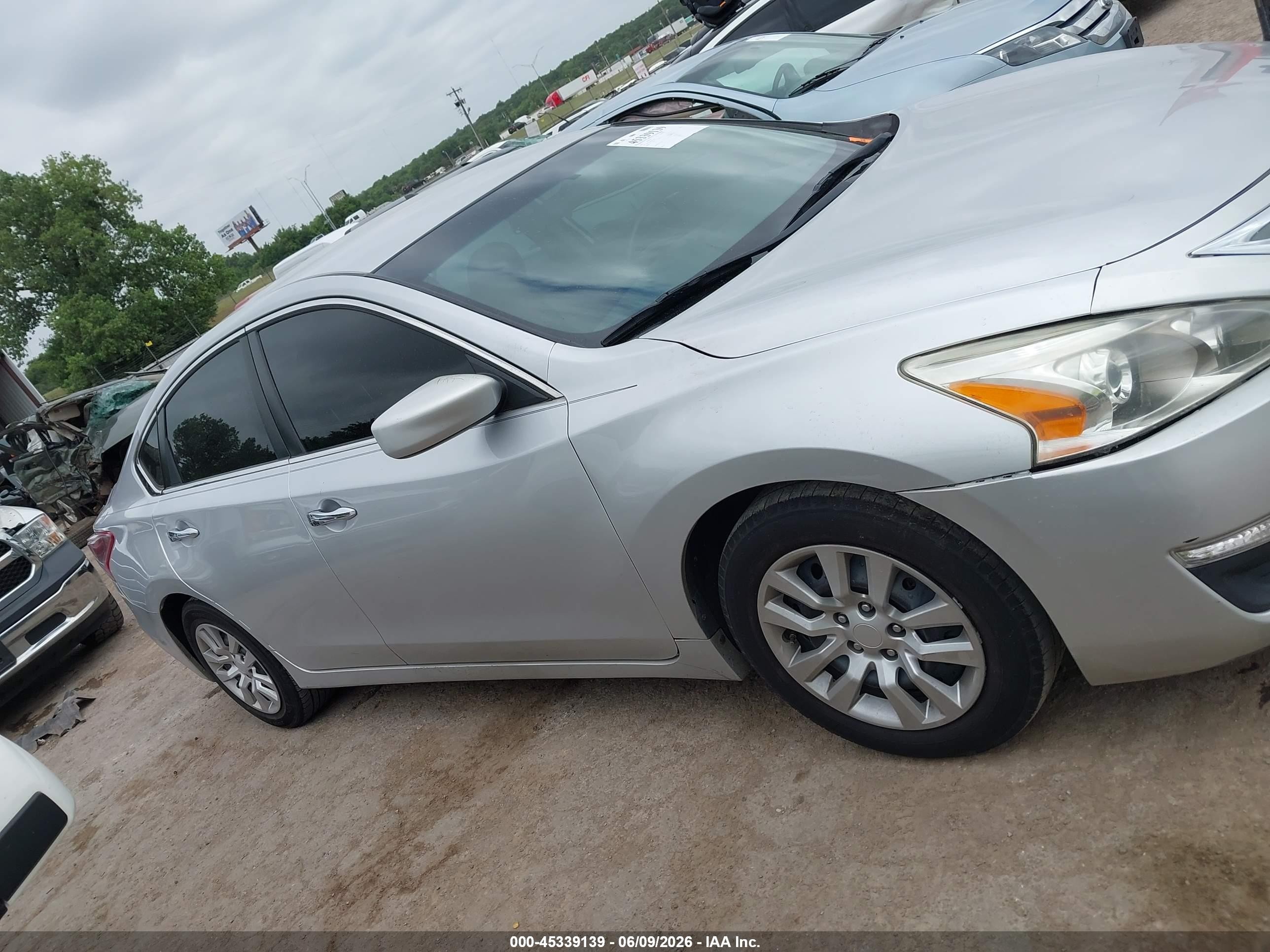 2014 Nissan Altima 2.5 S Silver vin: 1N4AL3AP7EN343607