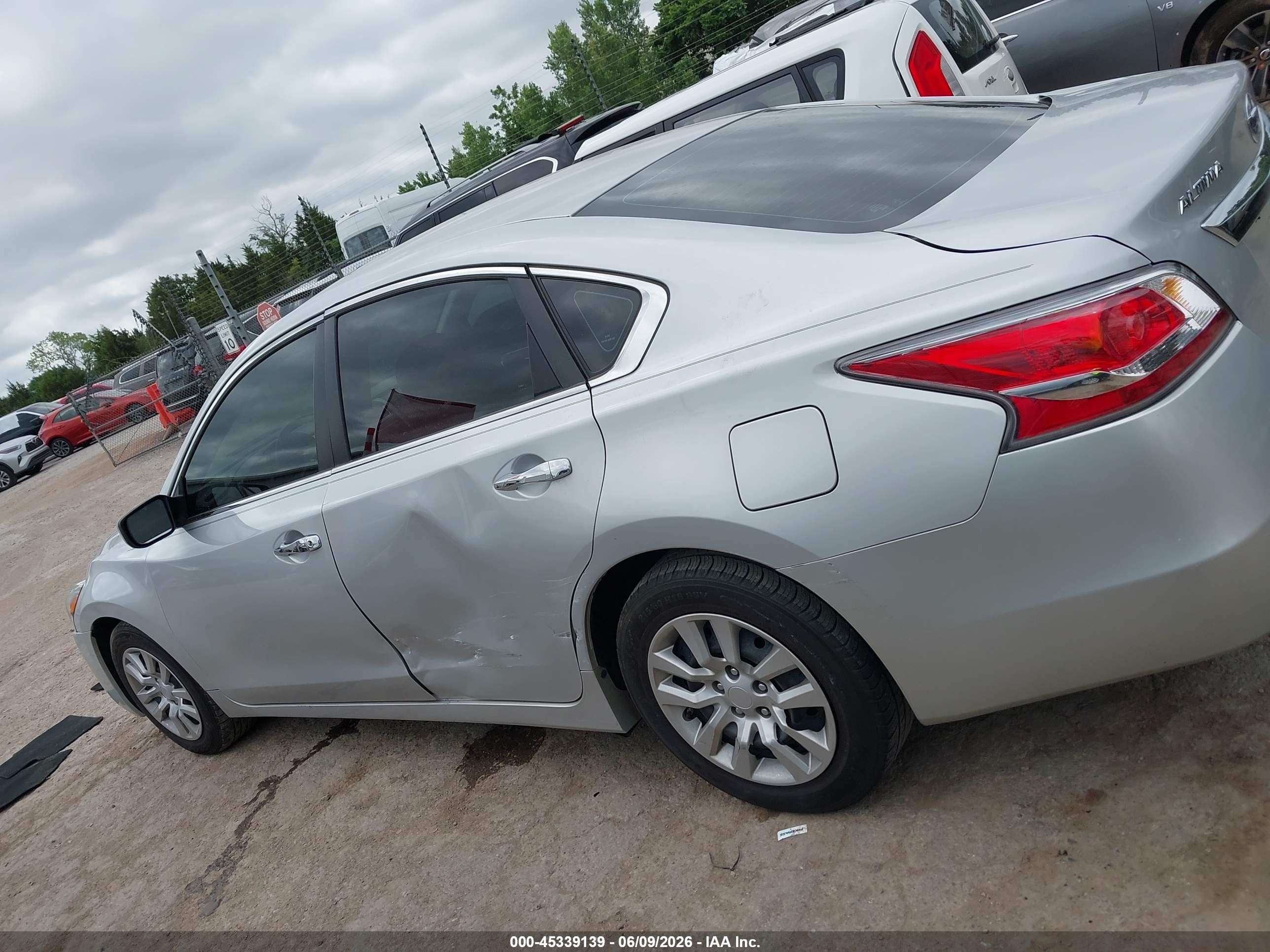 2014 Nissan Altima 2.5 S Silver vin: 1N4AL3AP7EN343607