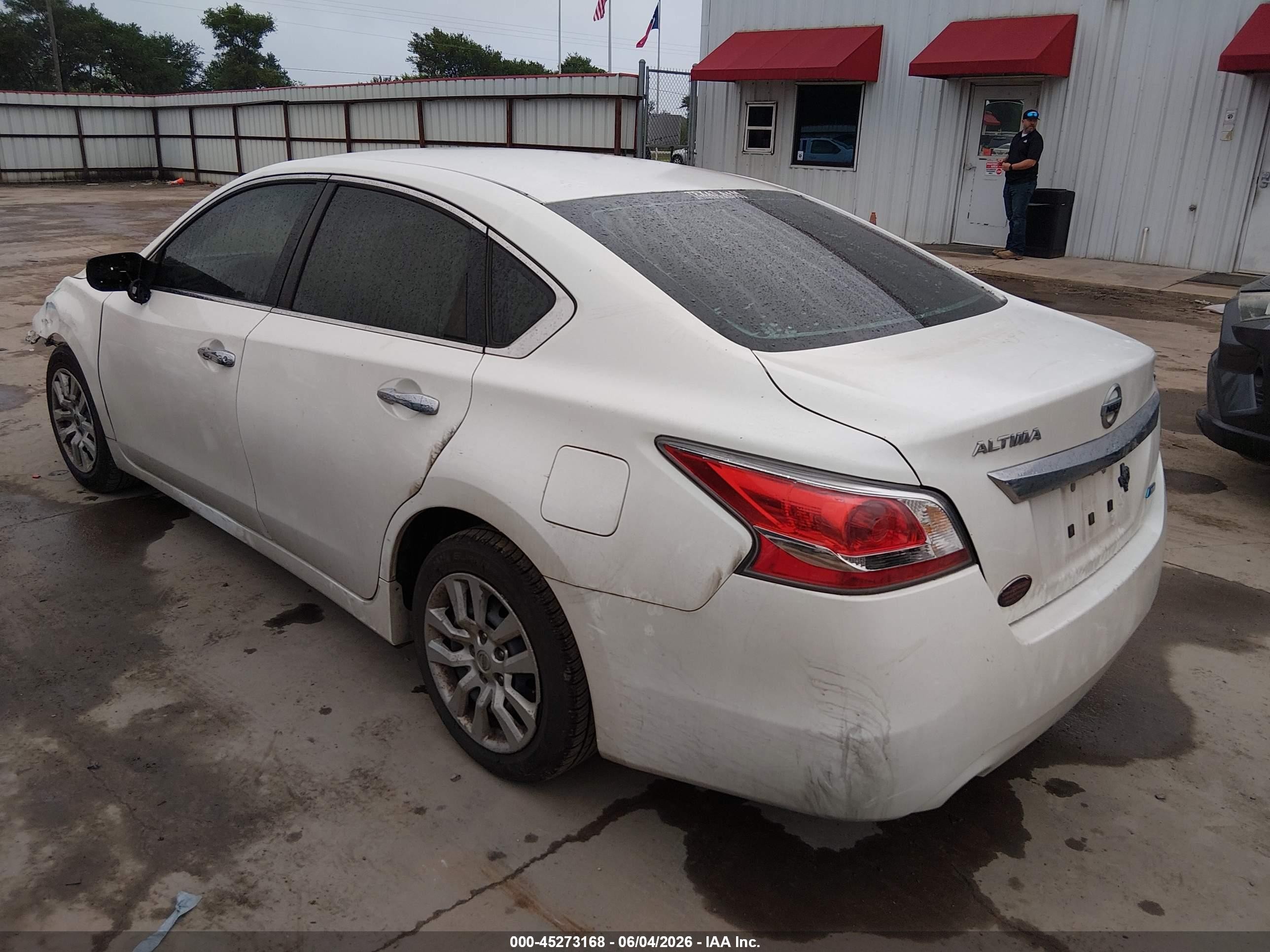 2014 Nissan Altima 2.5 S White vin: 1N4AL3AP7EN355417
