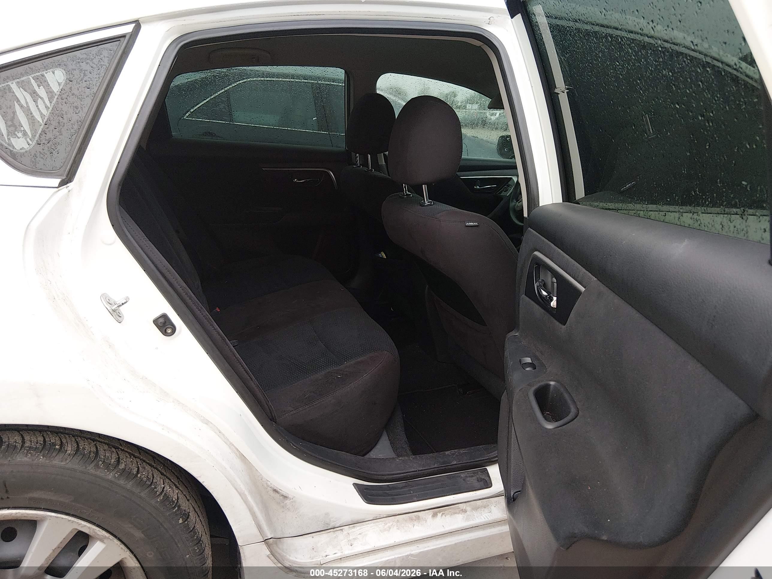 2014 Nissan Altima 2.5 S White vin: 1N4AL3AP7EN355417