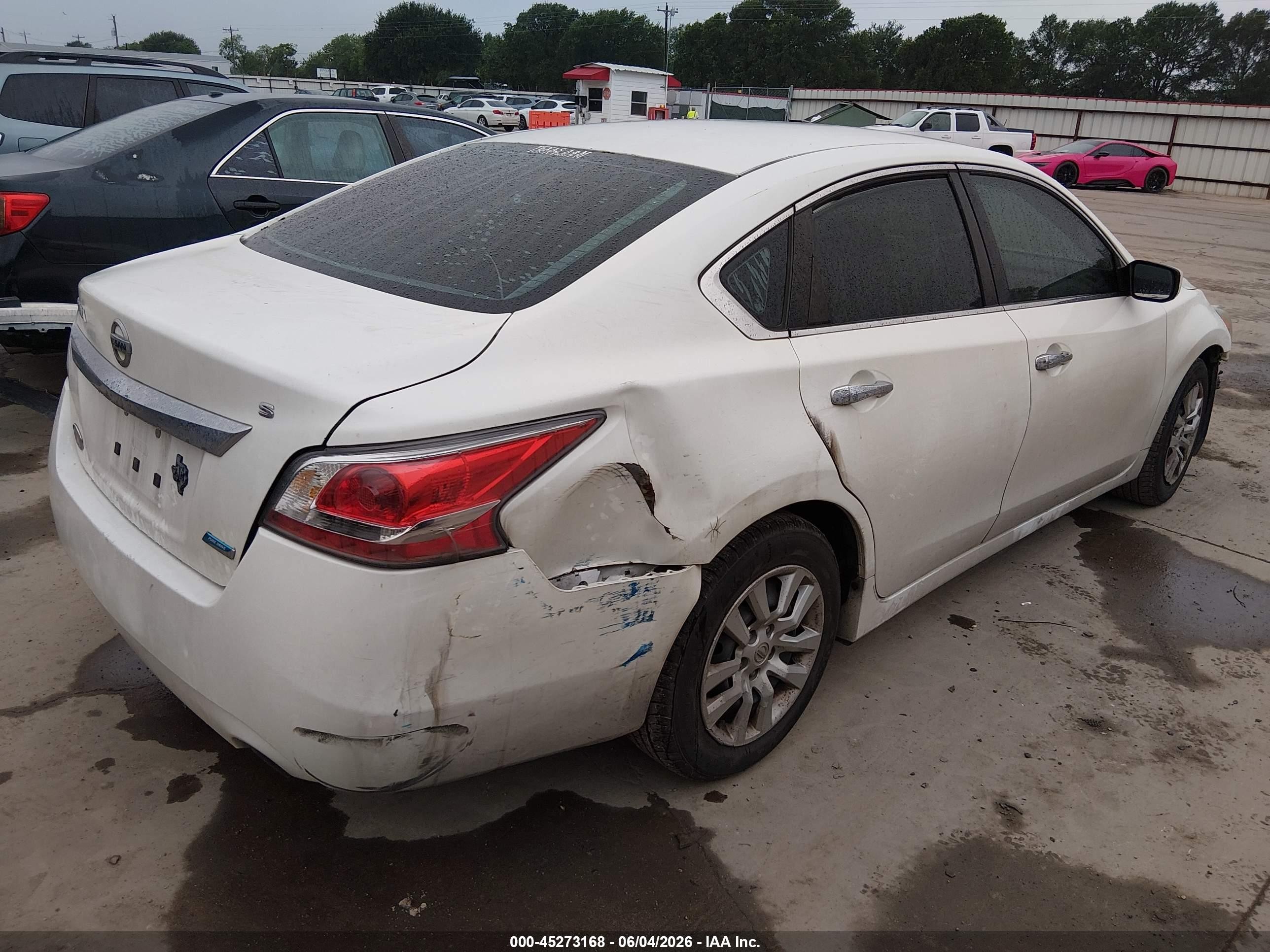 2014 Nissan Altima 2.5 S White vin: 1N4AL3AP7EN355417