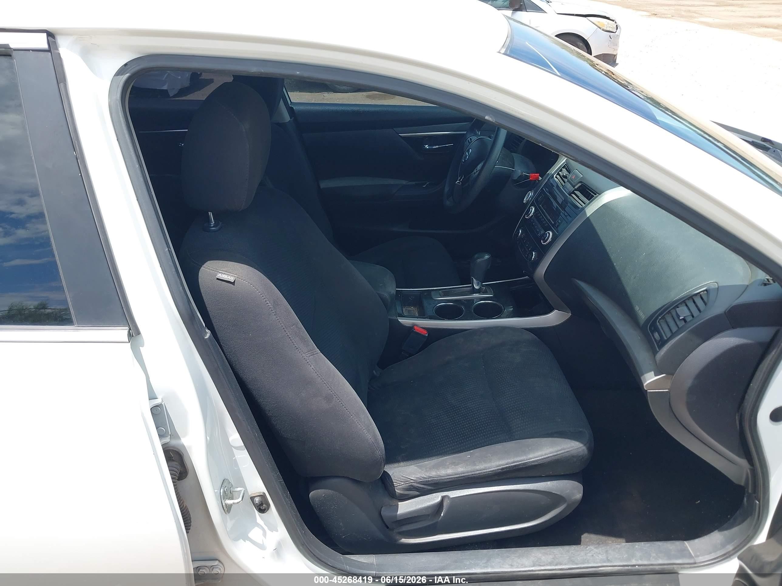 2014 Nissan Altima 2.5 S White vin: 1N4AL3AP7EN357569