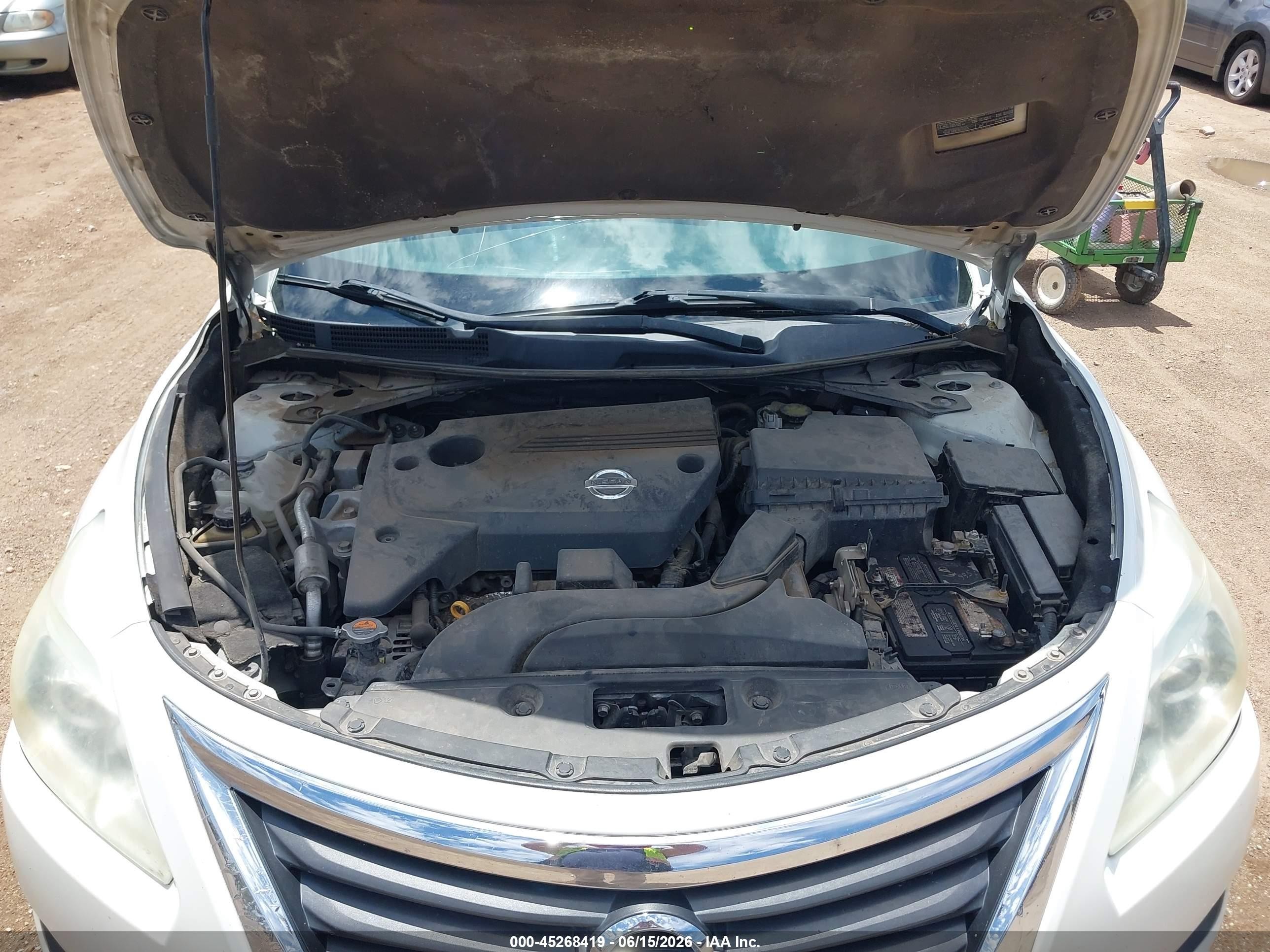 2014 Nissan Altima 2.5 S White vin: 1N4AL3AP7EN357569