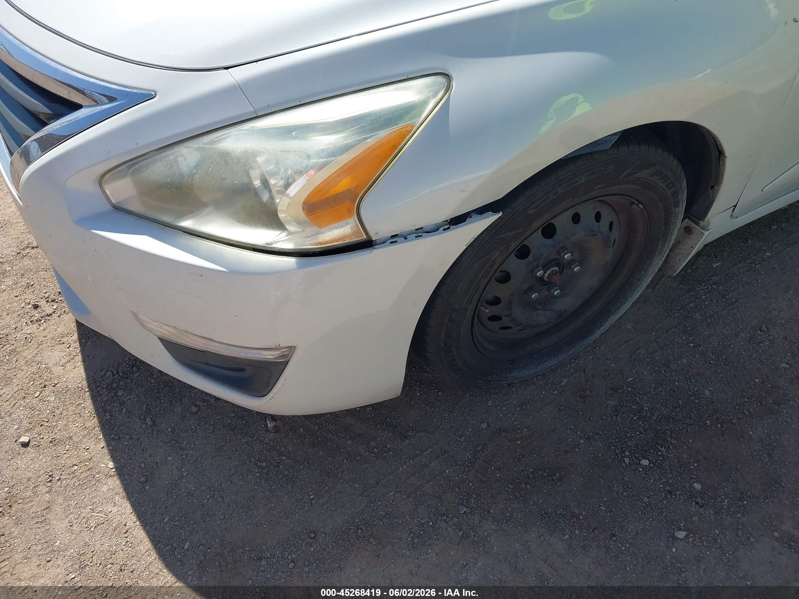 2014 Nissan Altima 2.5 S White vin: 1N4AL3AP7EN357569