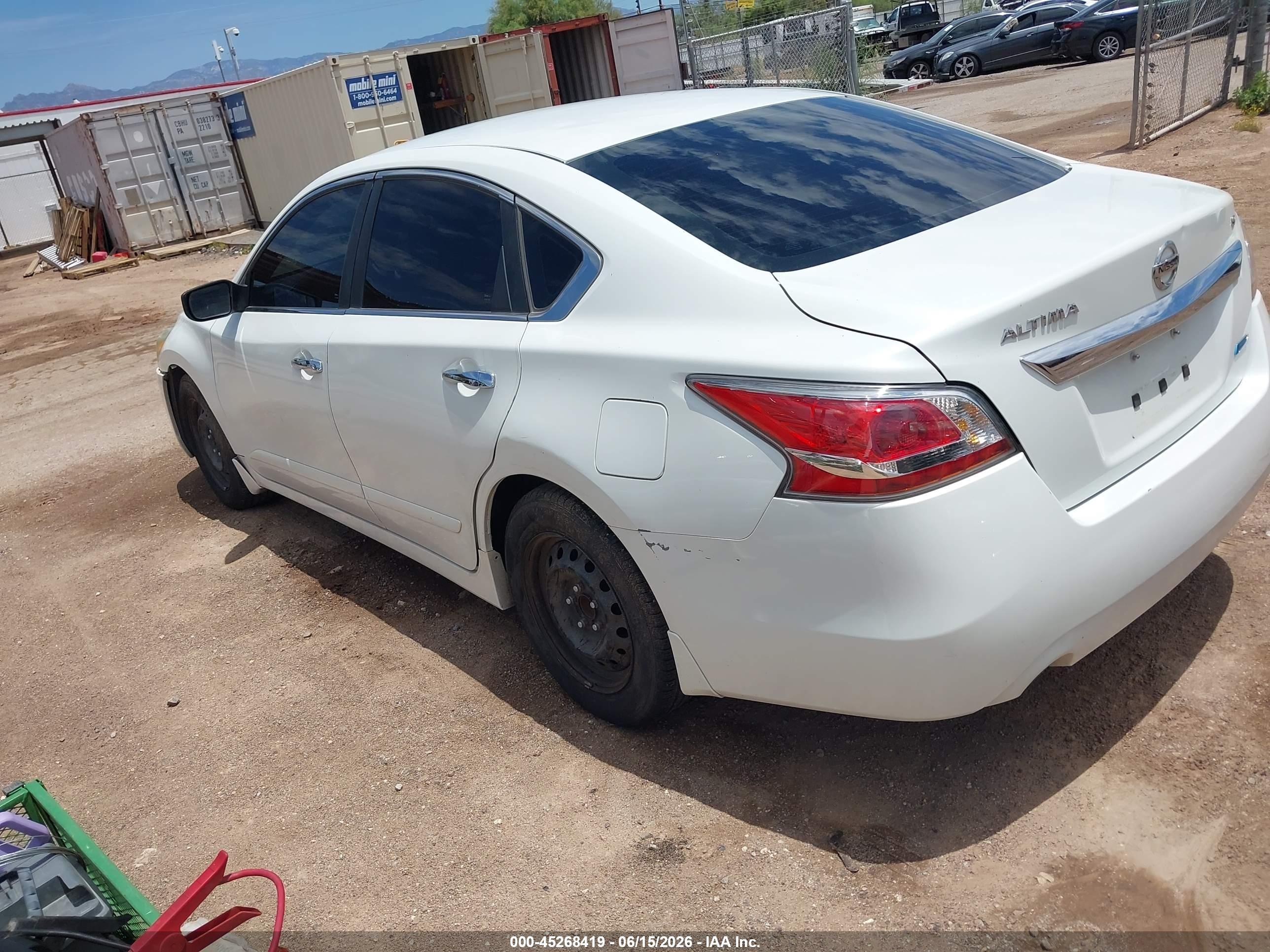 2014 Nissan Altima 2.5 S White vin: 1N4AL3AP7EN357569