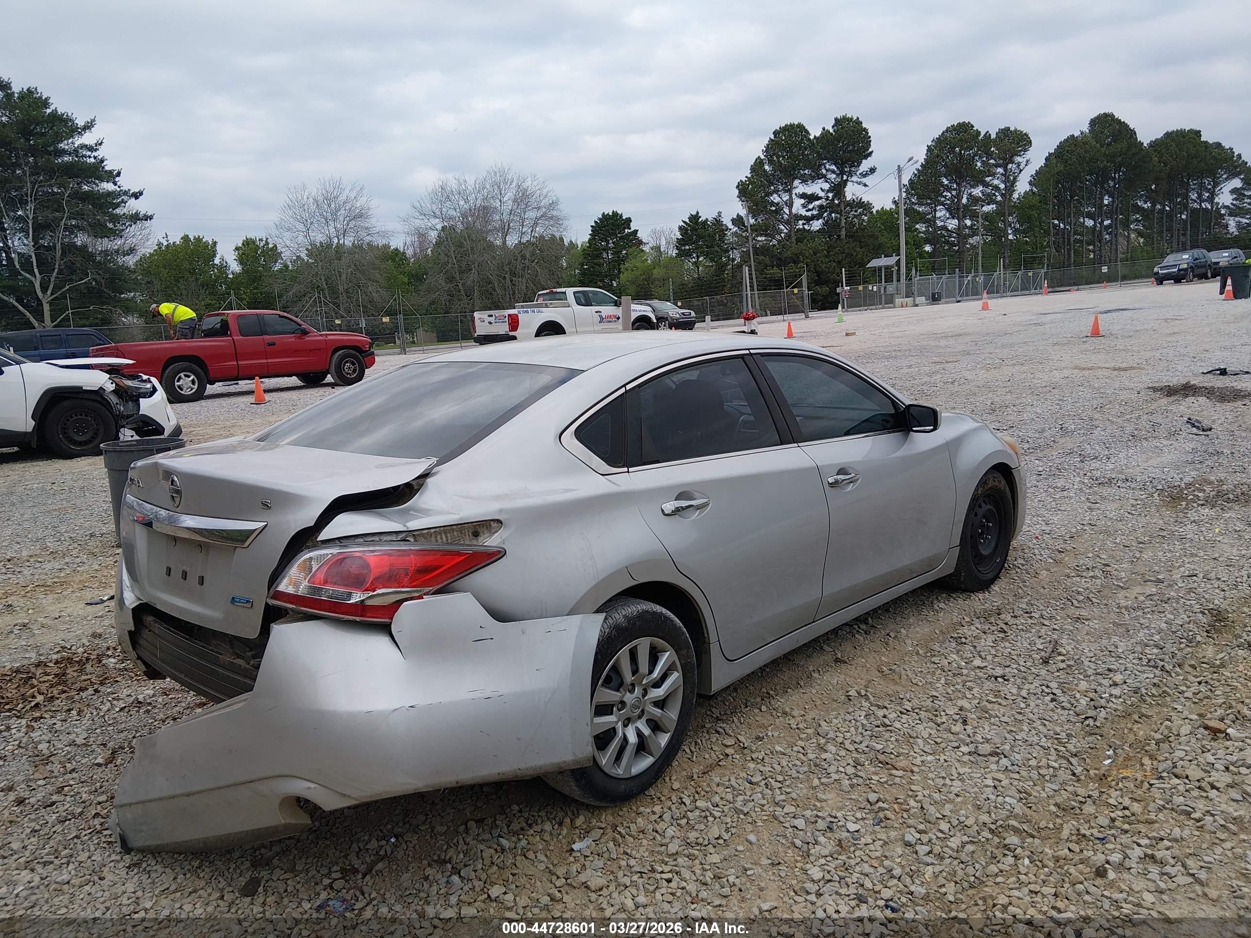 2014 Nissan Altima   Silver vin: 1N4AL3AP7EN383265
