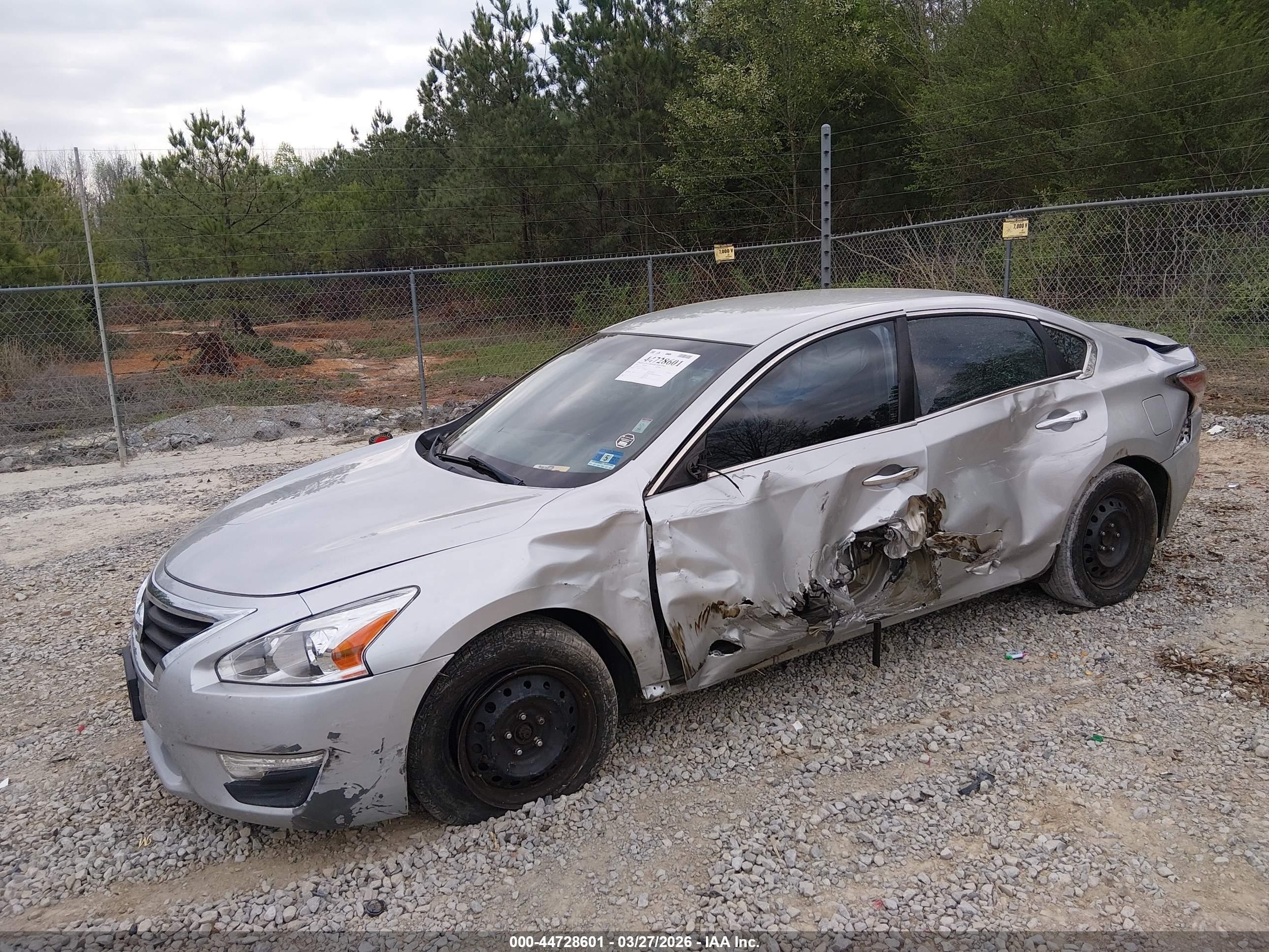 2014 Nissan Altima   Silver vin: 1N4AL3AP7EN383265