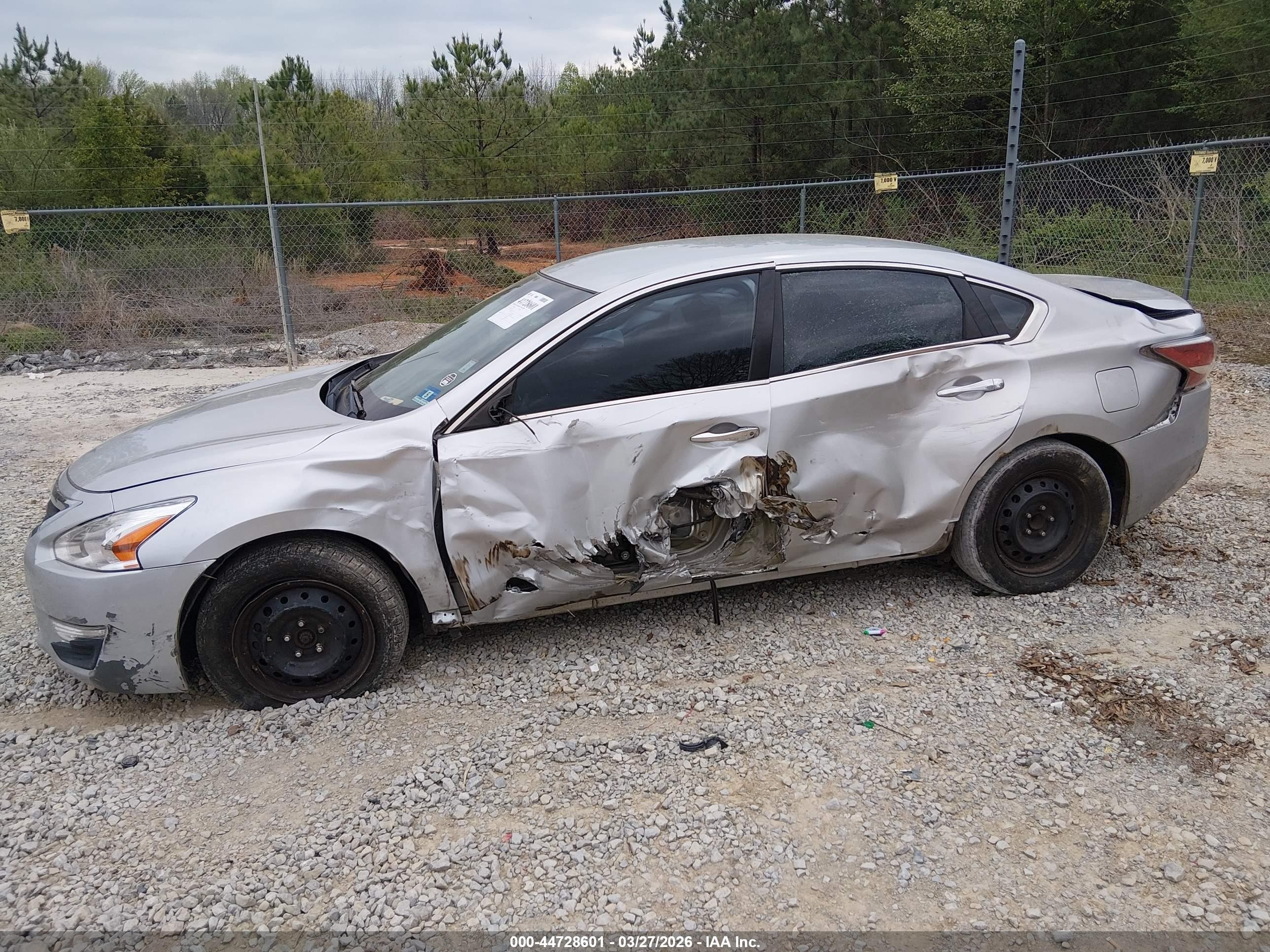 2014 Nissan Altima   Silver vin: 1N4AL3AP7EN383265