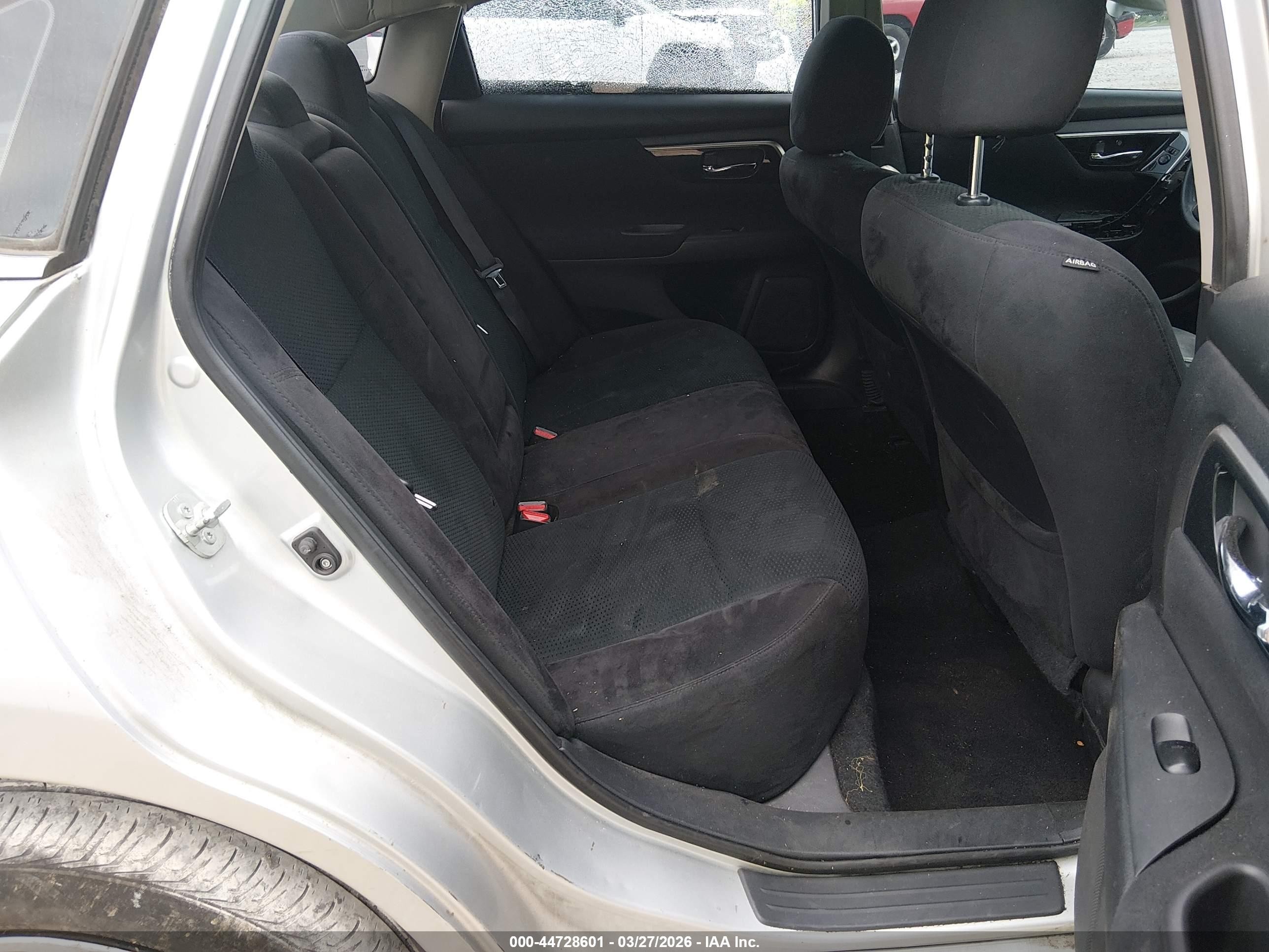 2014 Nissan Altima   Silver vin: 1N4AL3AP7EN383265