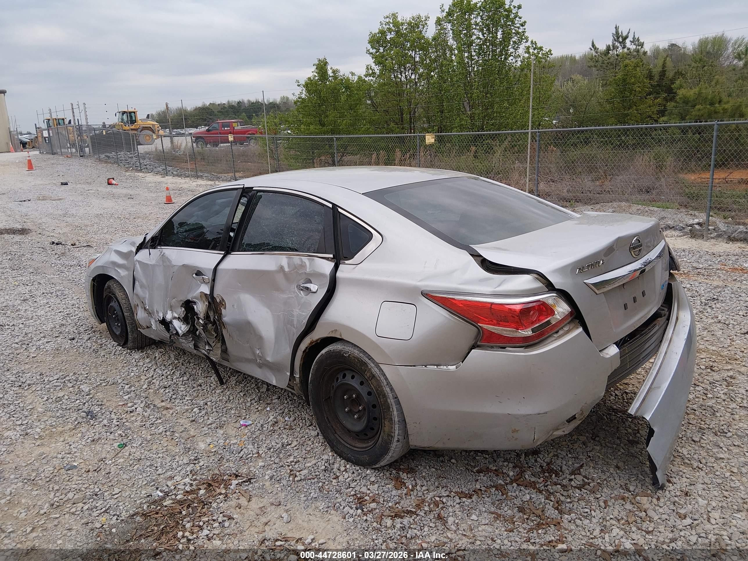 2014 Nissan Altima   Silver vin: 1N4AL3AP7EN383265