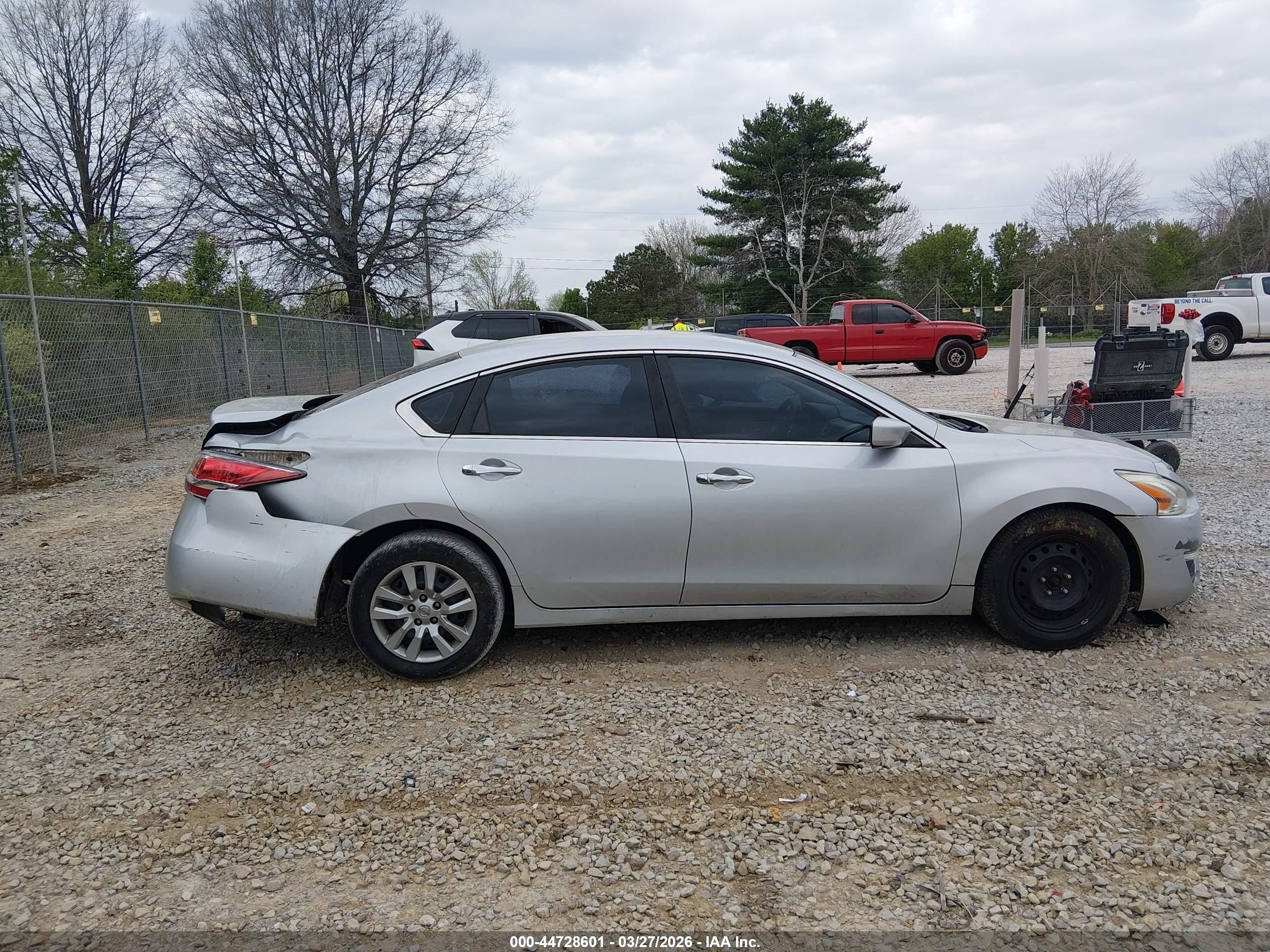 2014 Nissan Altima   Silver vin: 1N4AL3AP7EN383265