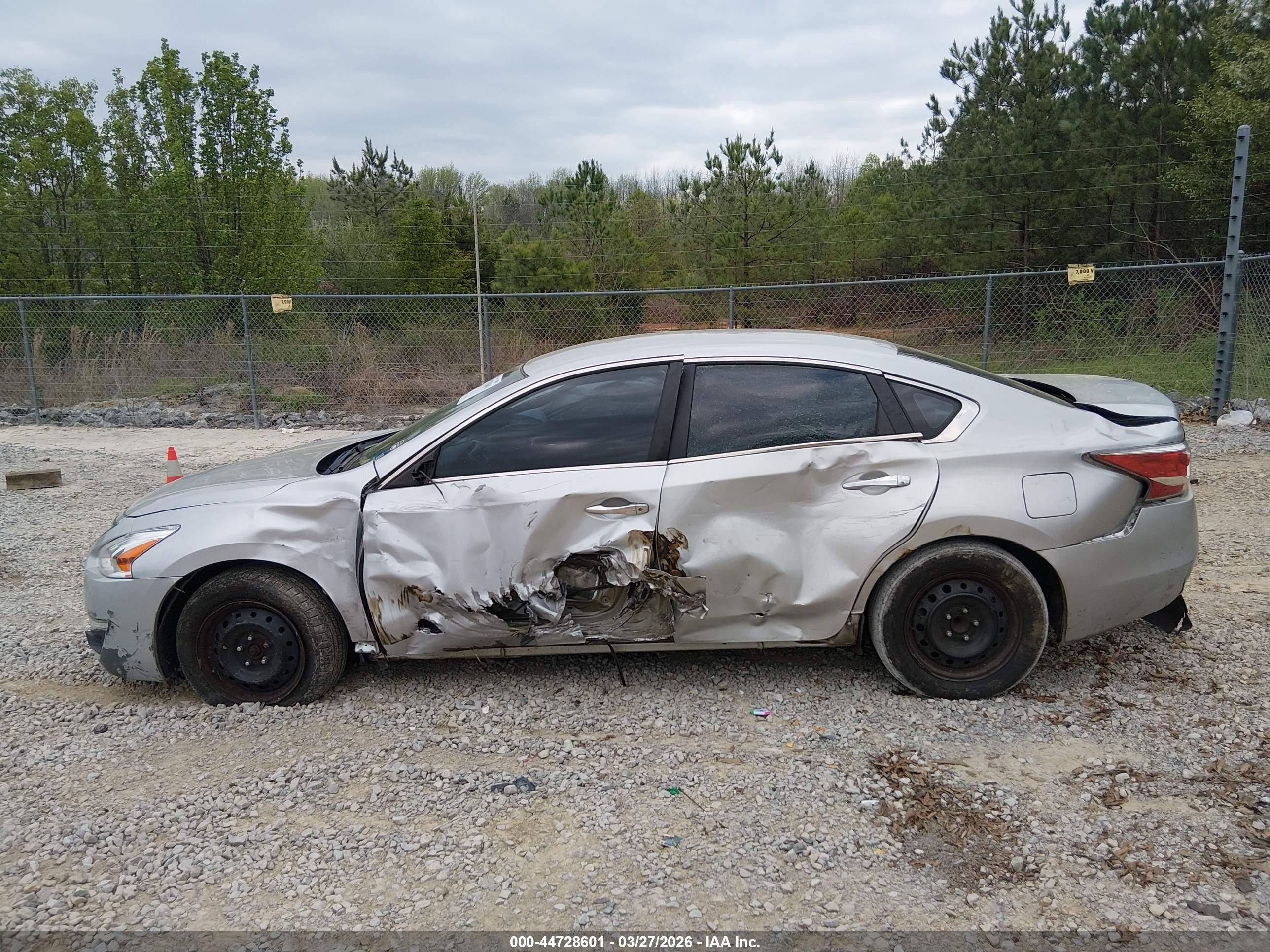 2014 Nissan Altima   Silver vin: 1N4AL3AP7EN383265