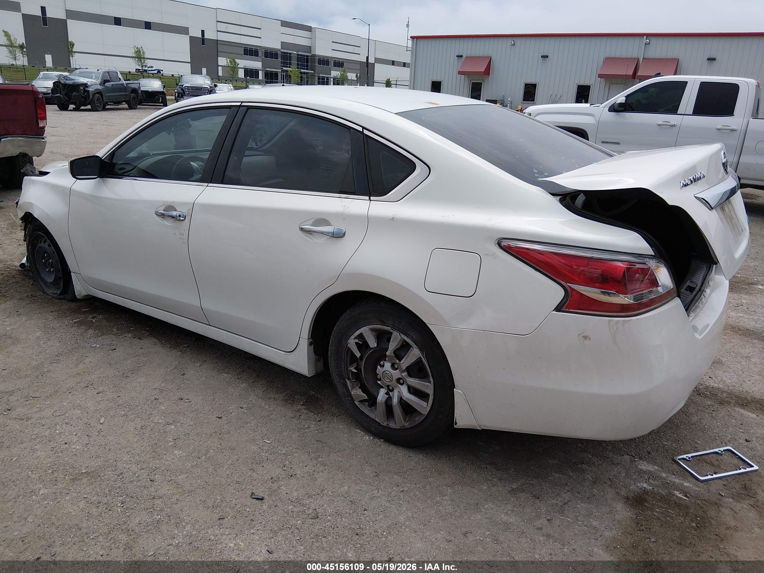 2014 Nissan Altima 2.5 S White vin: 1N4AL3AP7EN388823
