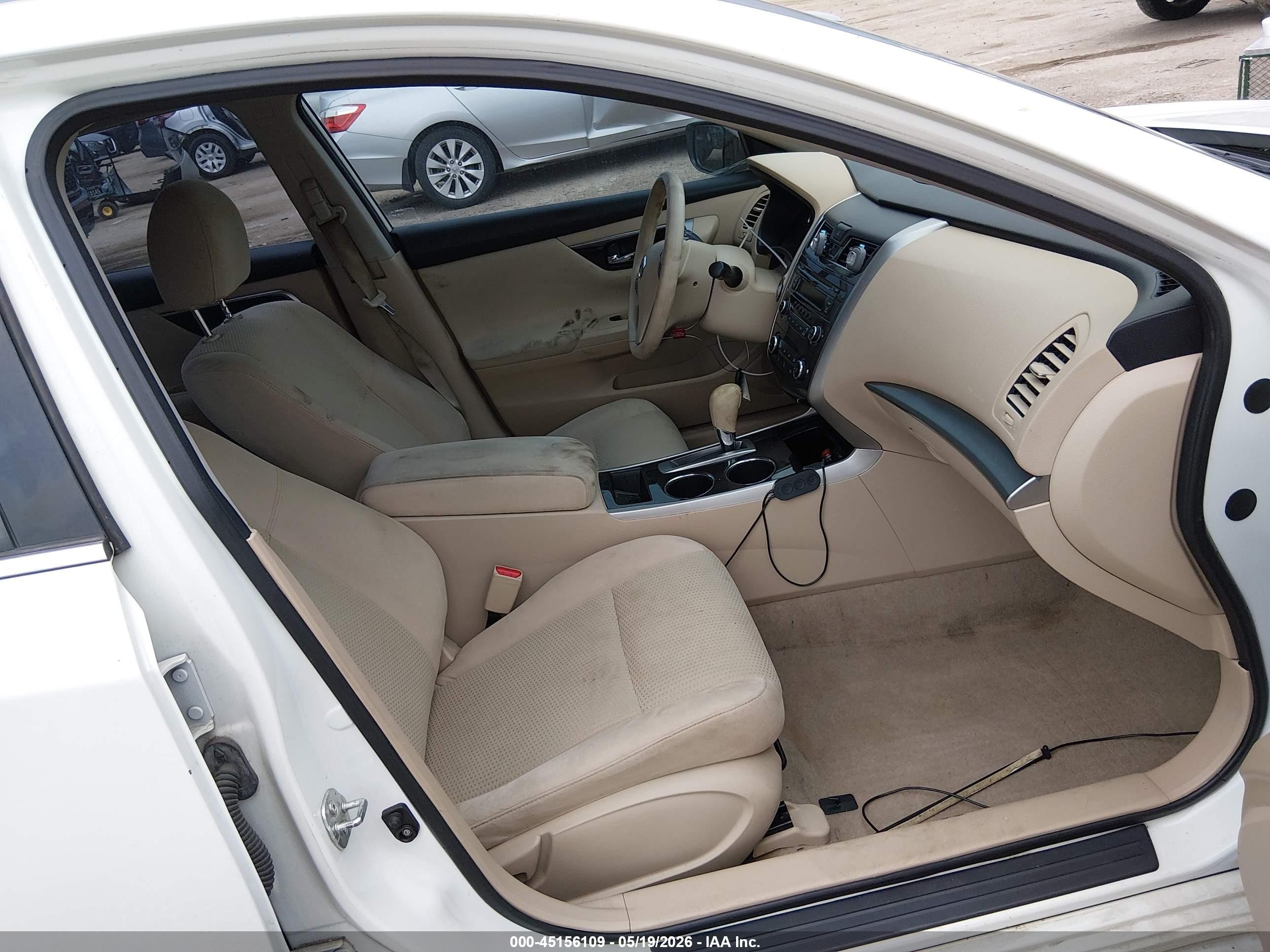 2014 Nissan Altima 2.5 S White vin: 1N4AL3AP7EN388823