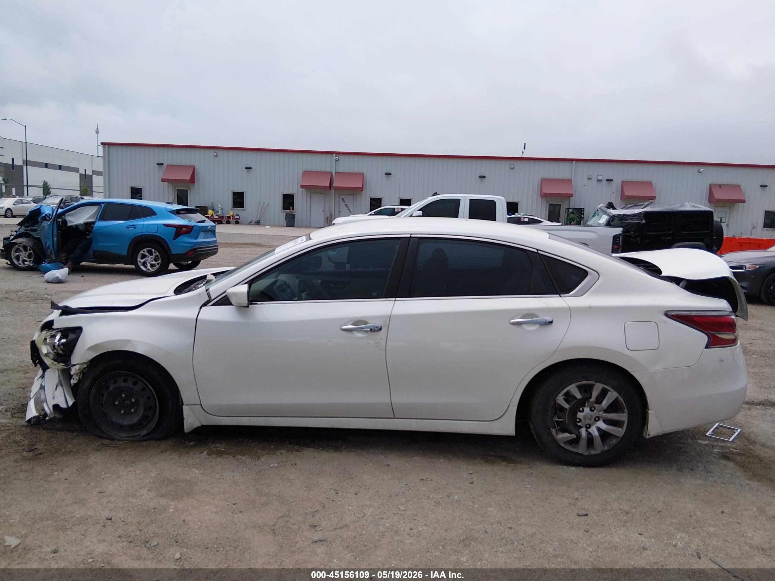 2014 Nissan Altima 2.5 S White vin: 1N4AL3AP7EN388823