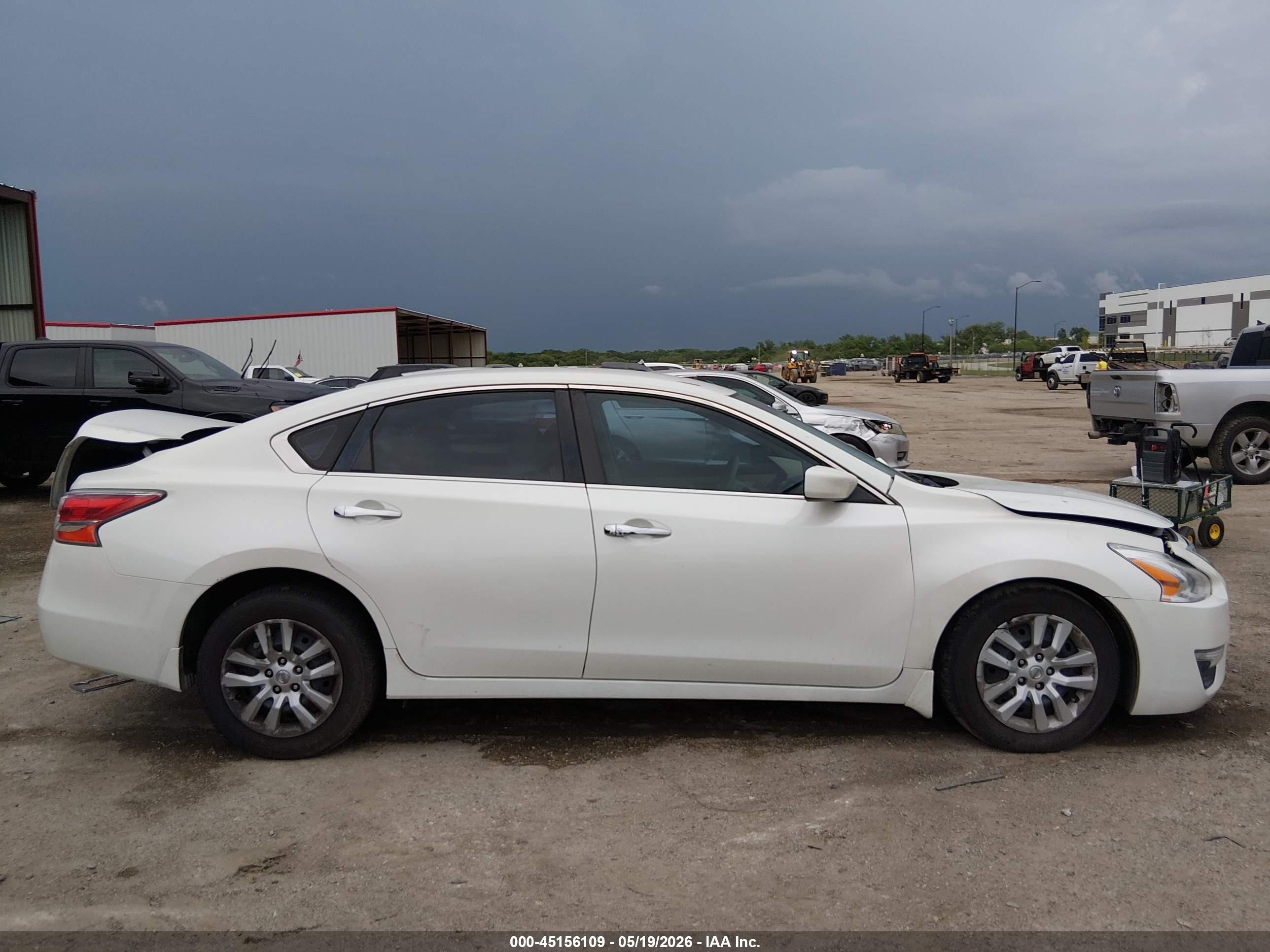 2014 Nissan Altima 2.5 S White vin: 1N4AL3AP7EN388823