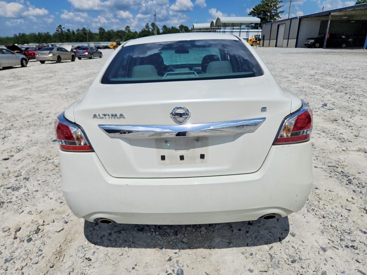 2015 Nissan Altima 2.5 S White vin: 1N4AL3AP7FC102661