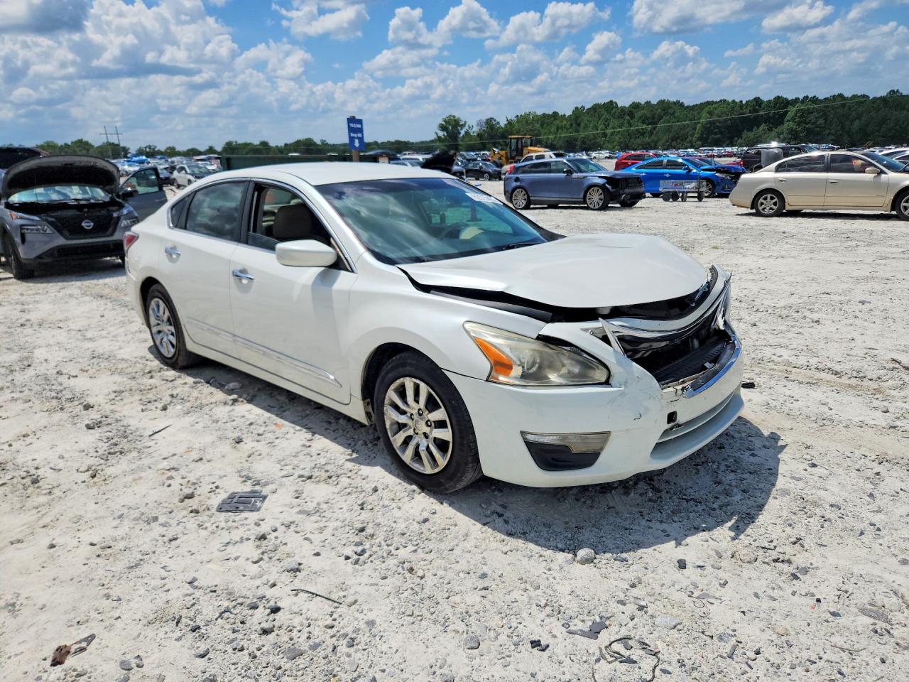2015 Nissan Altima 2.5 S White vin: 1N4AL3AP7FC102661