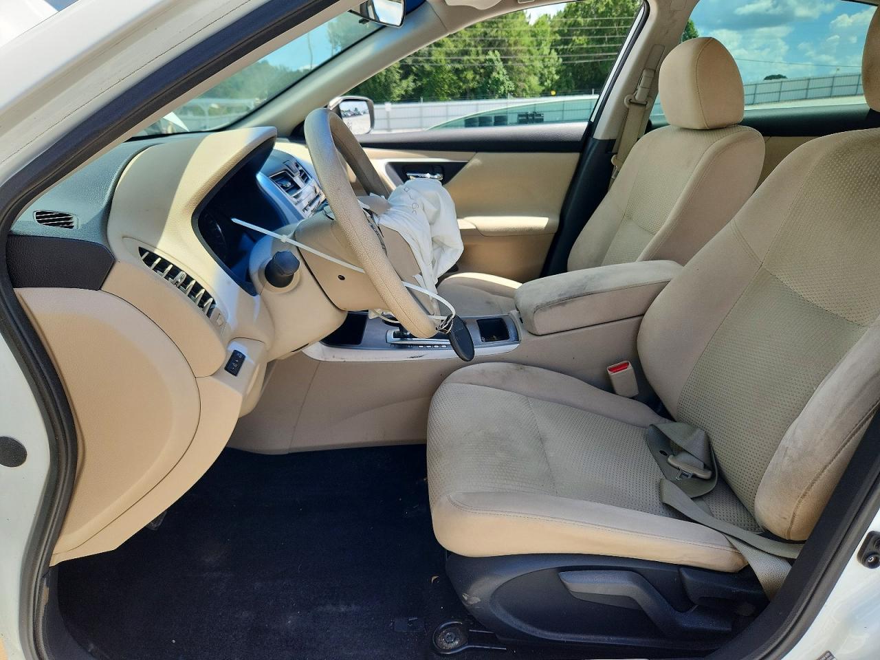 2015 Nissan Altima 2.5 S White vin: 1N4AL3AP7FC102661