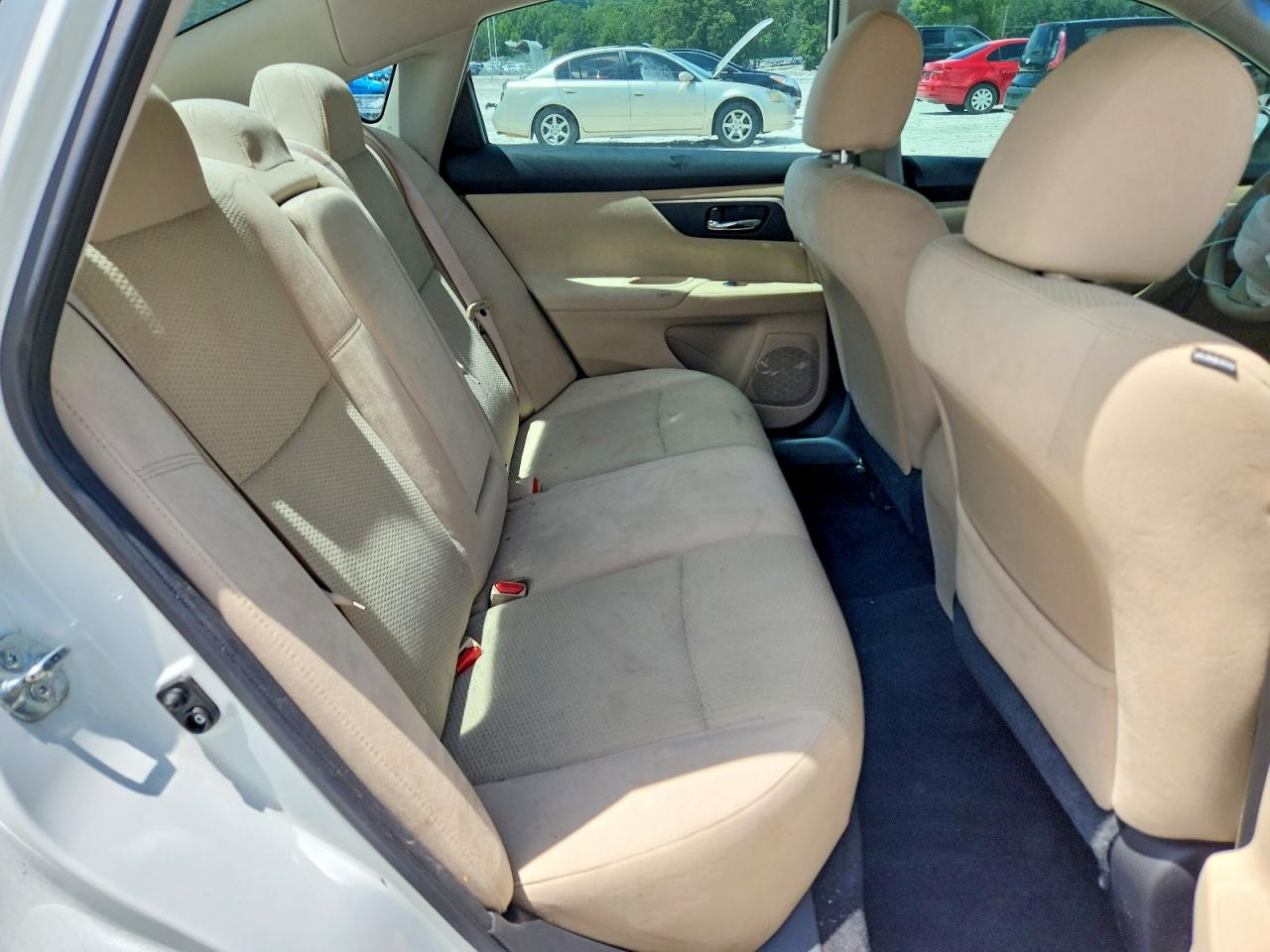 2015 Nissan Altima 2.5 S White vin: 1N4AL3AP7FC102661