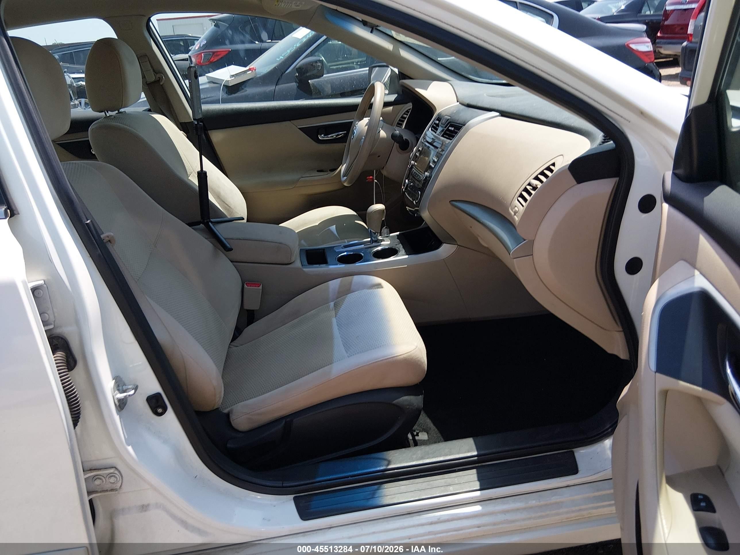 2015 Nissan Altima 2.5 S White vin: 1N4AL3AP7FC104720