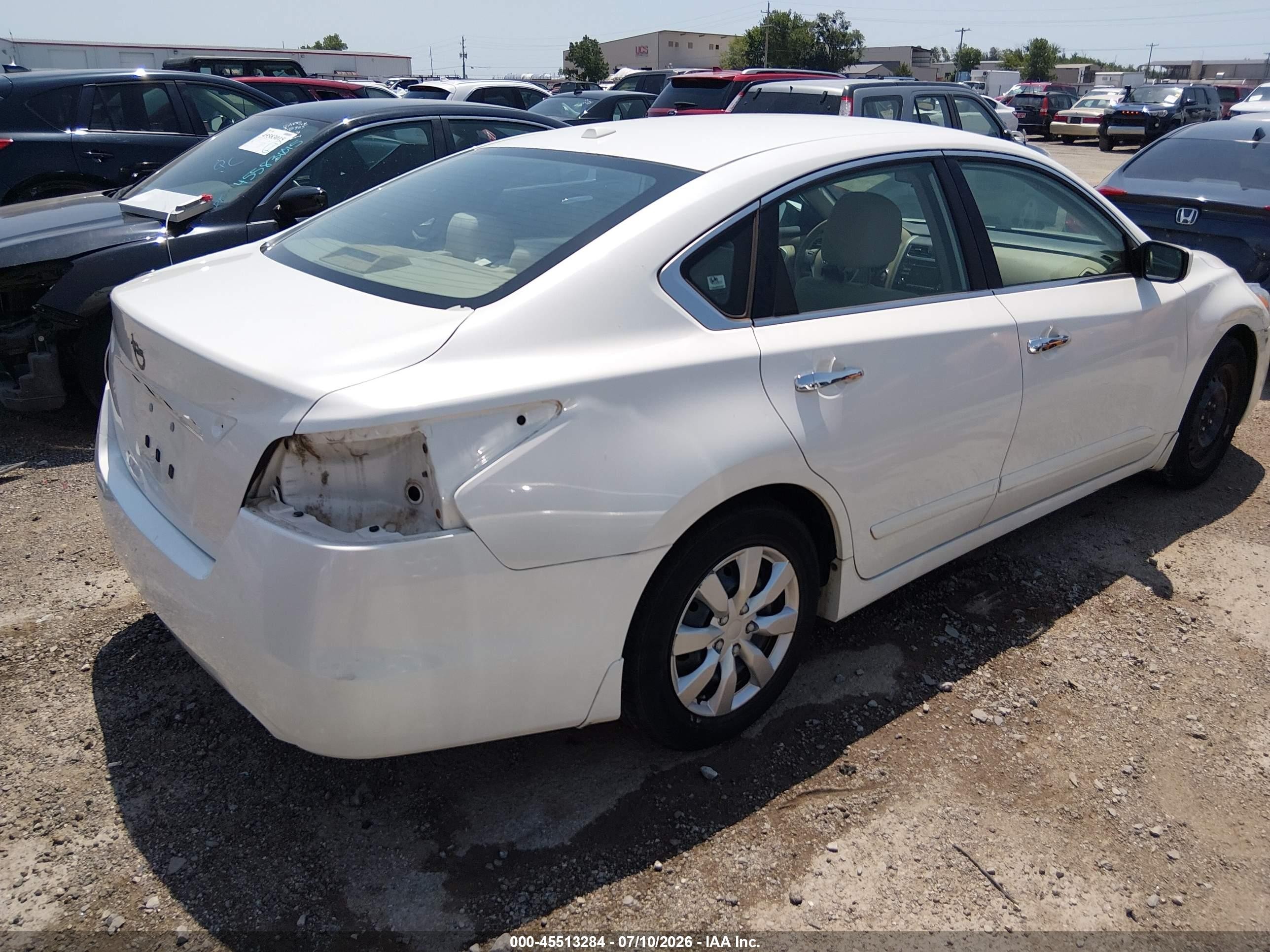 2015 Nissan Altima 2.5 S White vin: 1N4AL3AP7FC104720