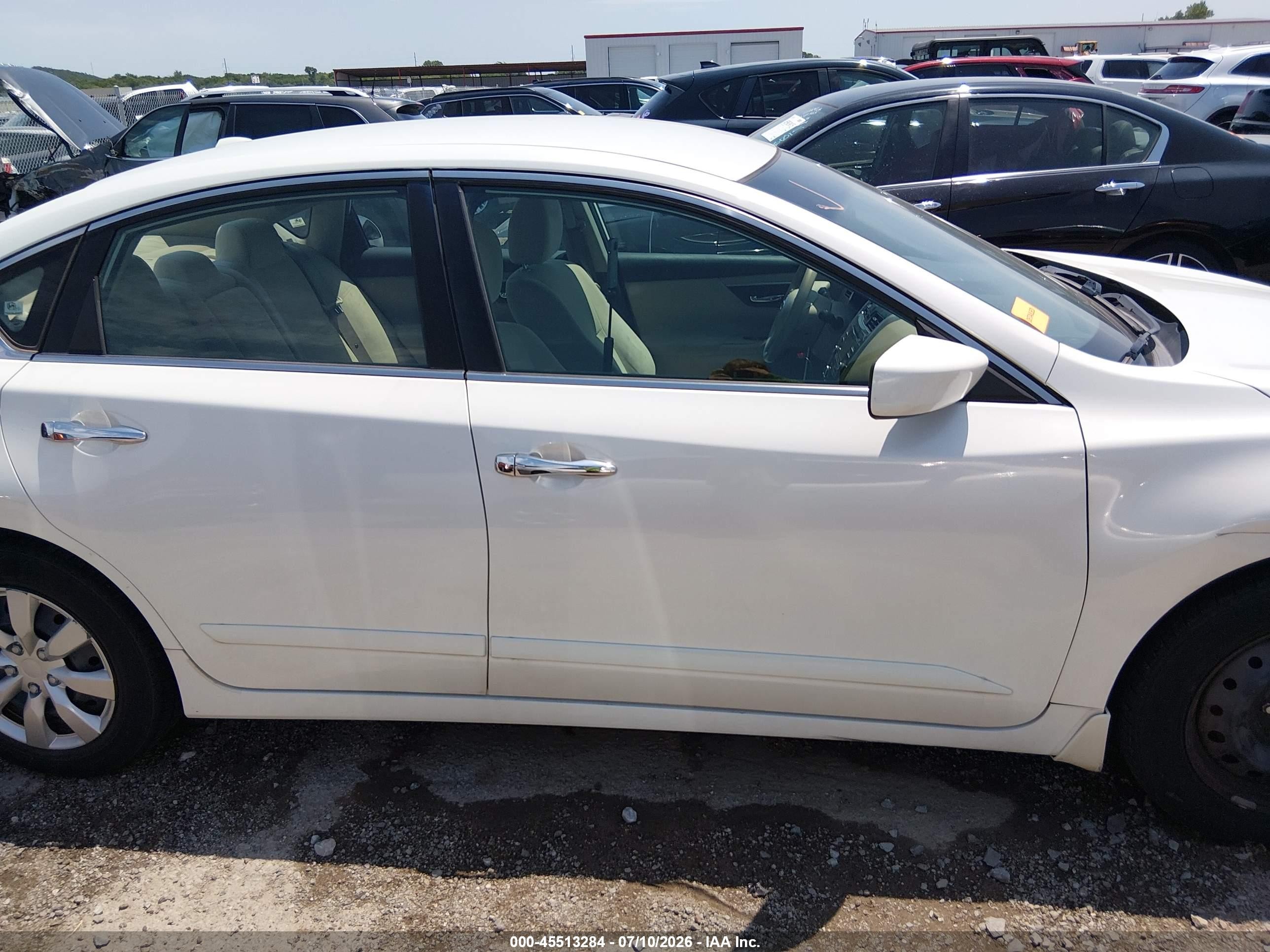 2015 Nissan Altima 2.5 S White vin: 1N4AL3AP7FC104720