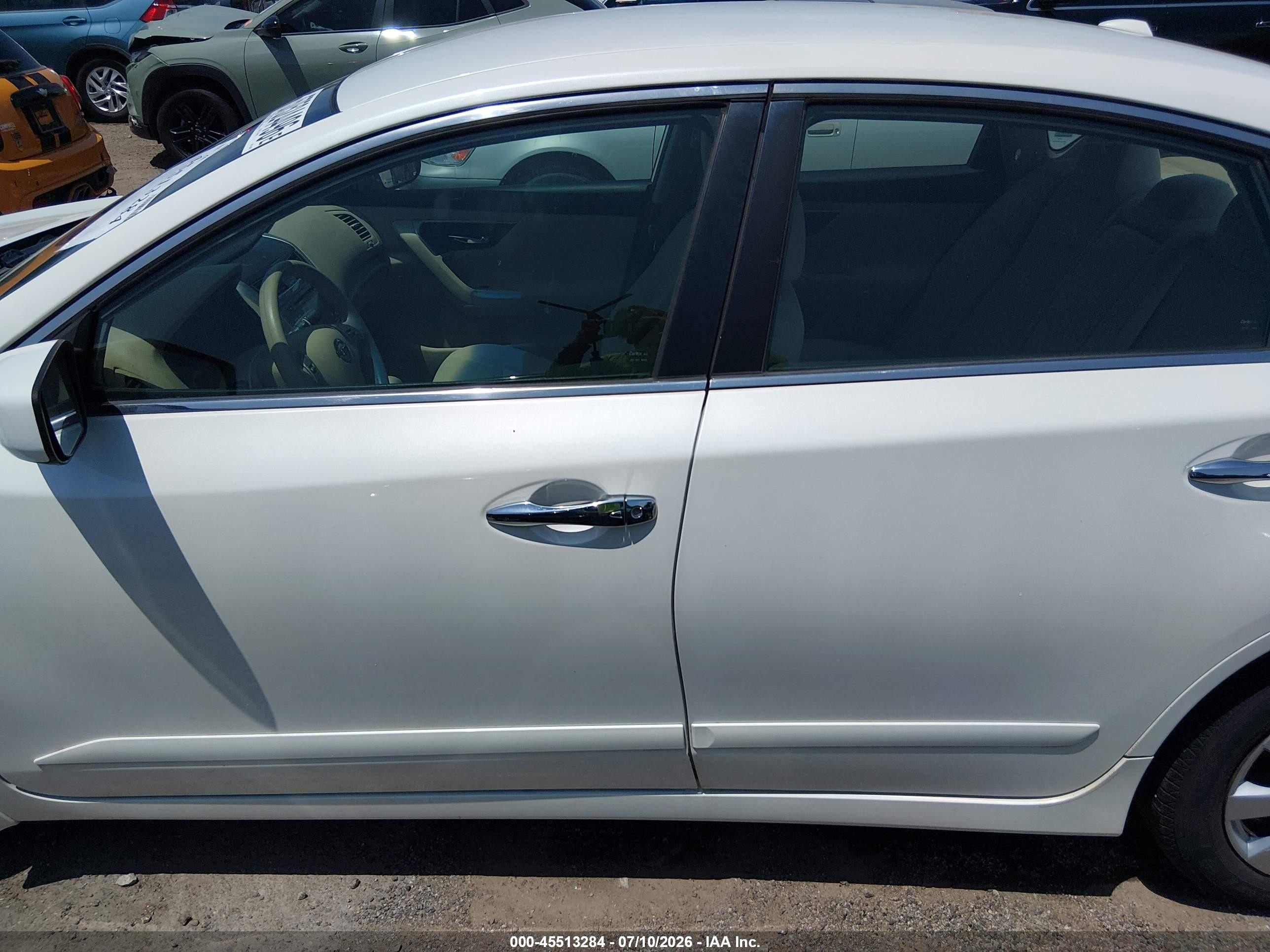 2015 Nissan Altima 2.5 S White vin: 1N4AL3AP7FC104720