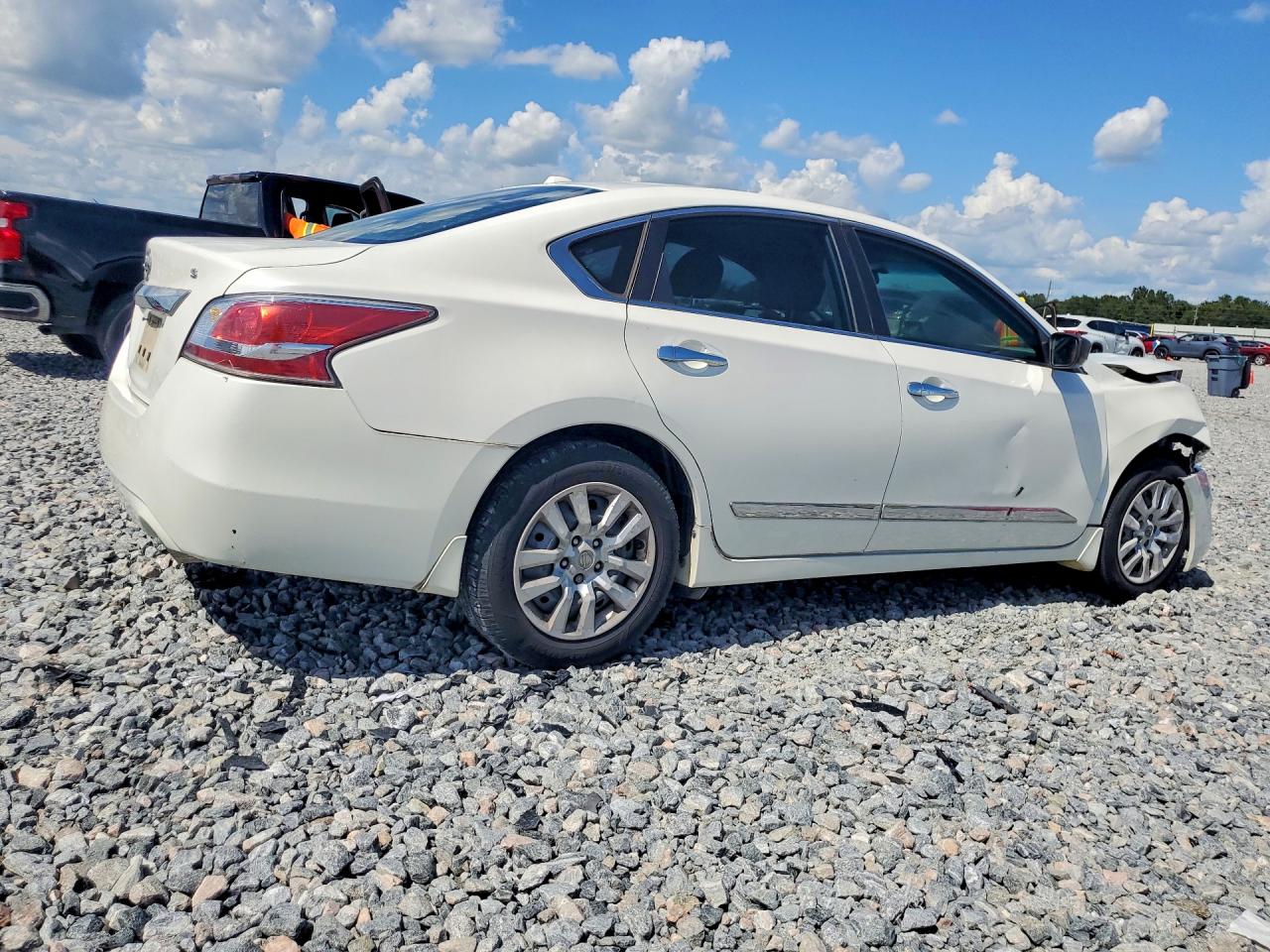 2015 Nissan Altima 2.5 S Белый vin: 1N4AL3AP7FC106791