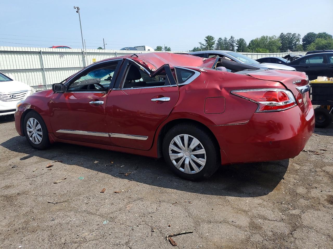 2015 Nissan Altima 2.5 S Красный vin: 1N4AL3AP7FC107407