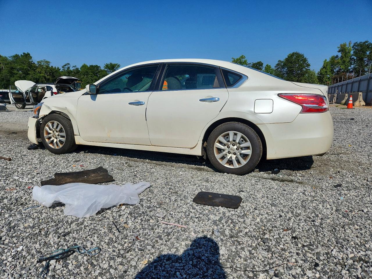 2015 Nissan Altima 2.5 S White vin: 1N4AL3AP7FC118603