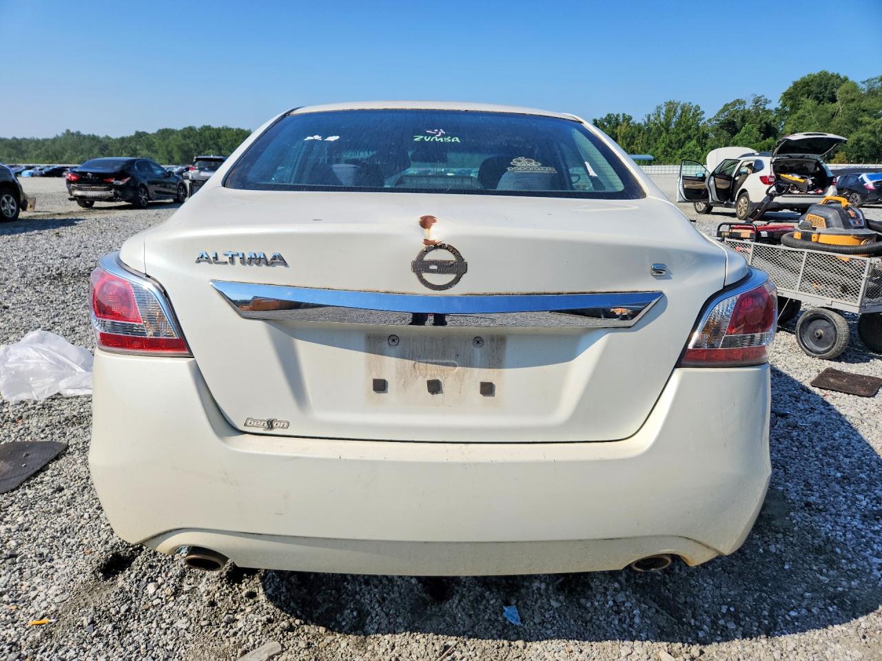 2015 Nissan Altima 2.5 S White vin: 1N4AL3AP7FC118603